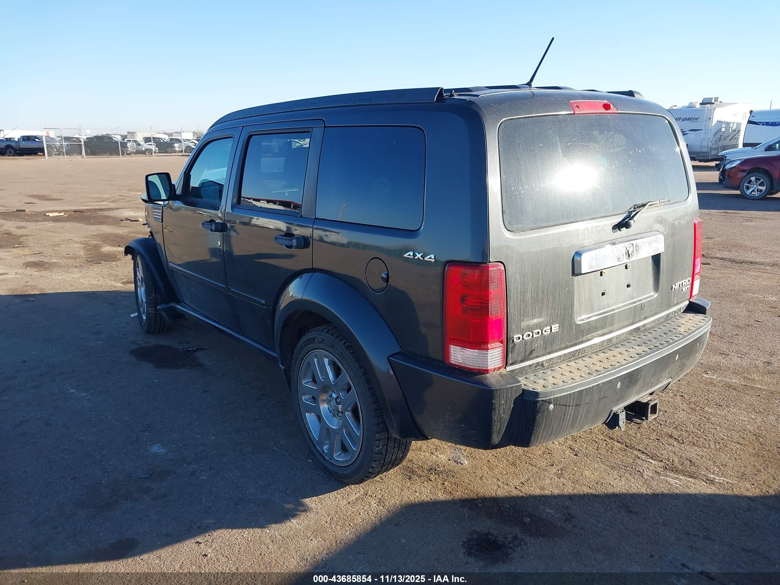 DODGE NITRO image 3