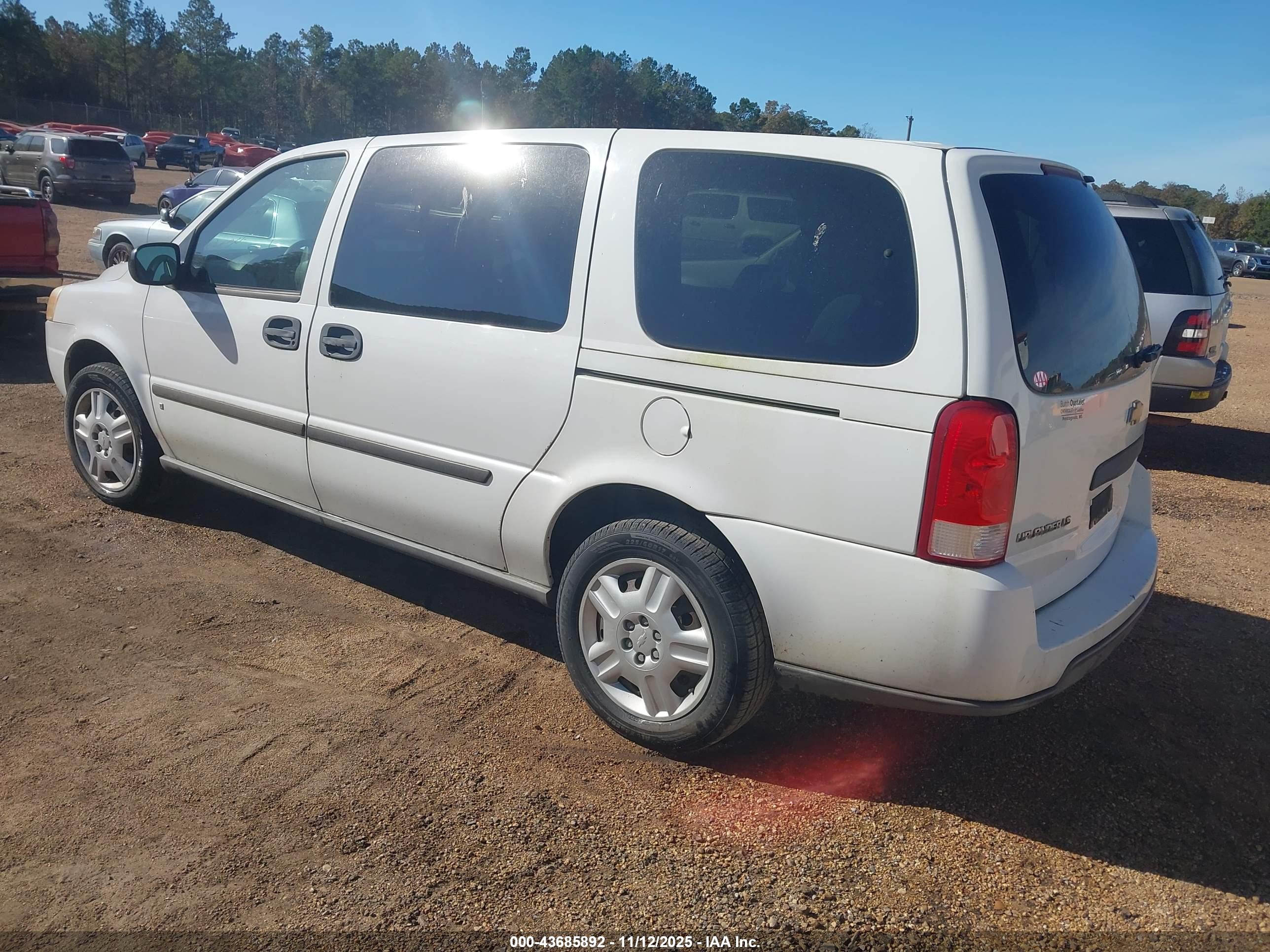 CHEVROLET UPLANDER image 3
