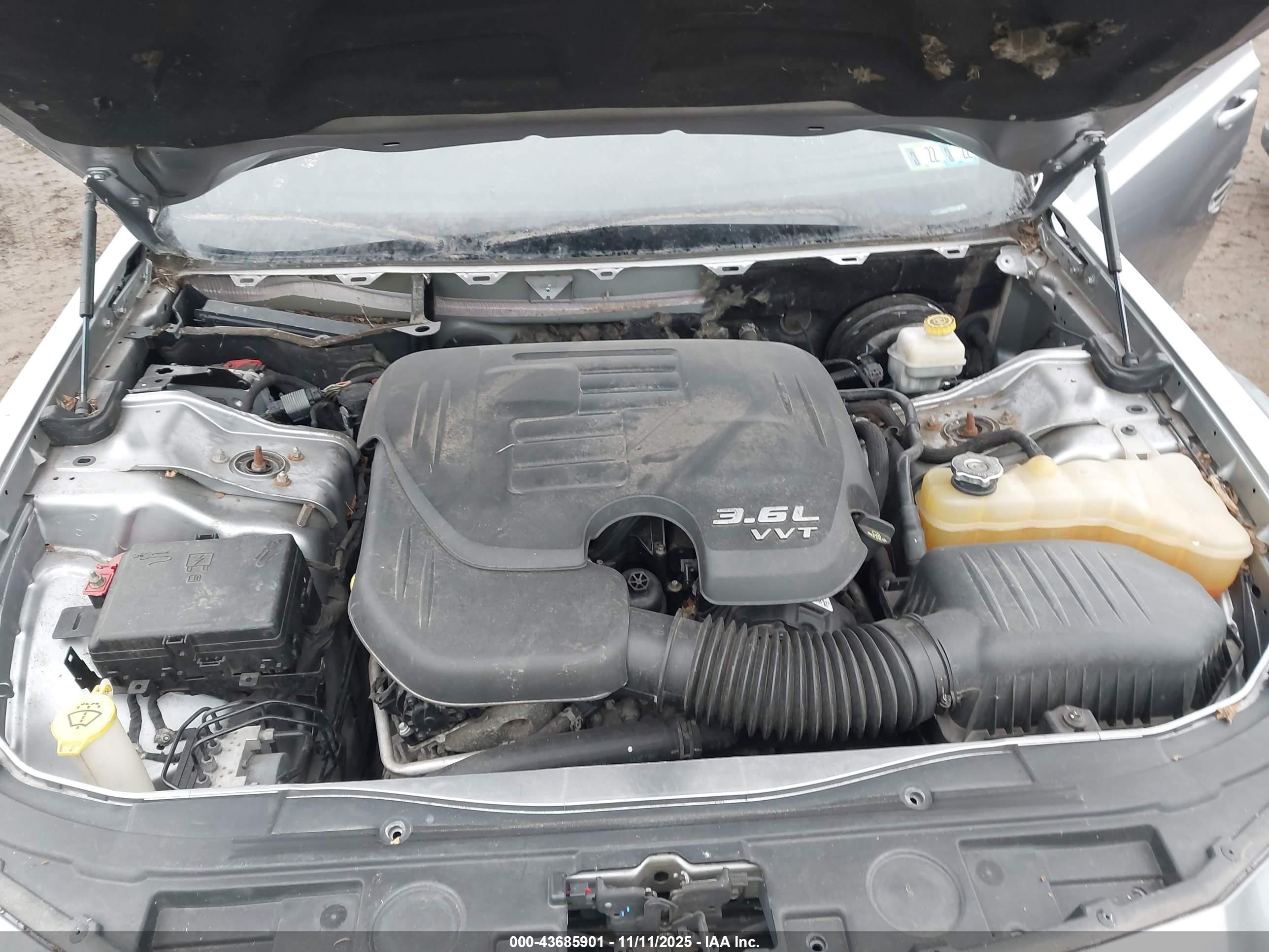 CHRYSLER 300 image 10