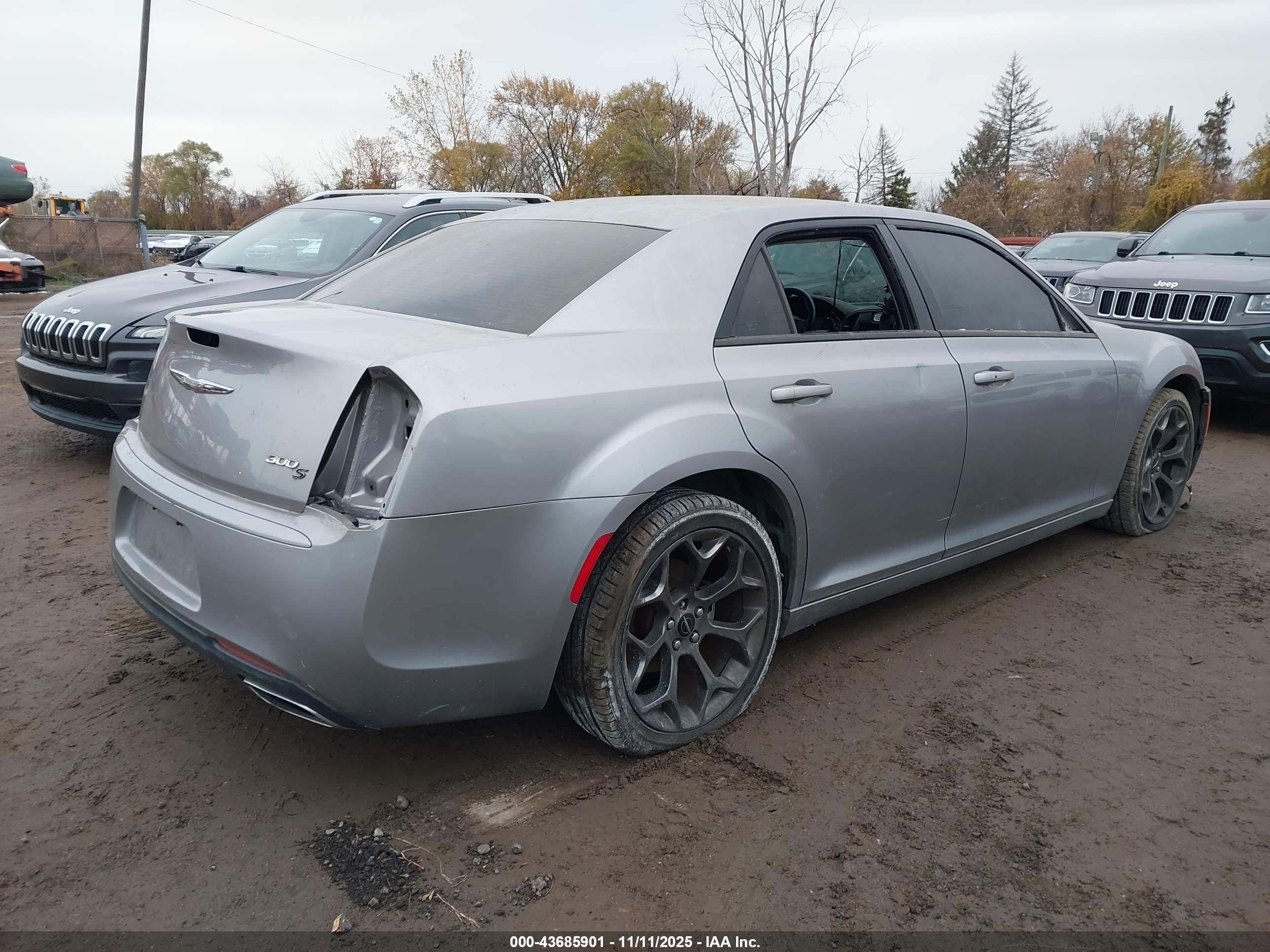 CHRYSLER 300 image 4
