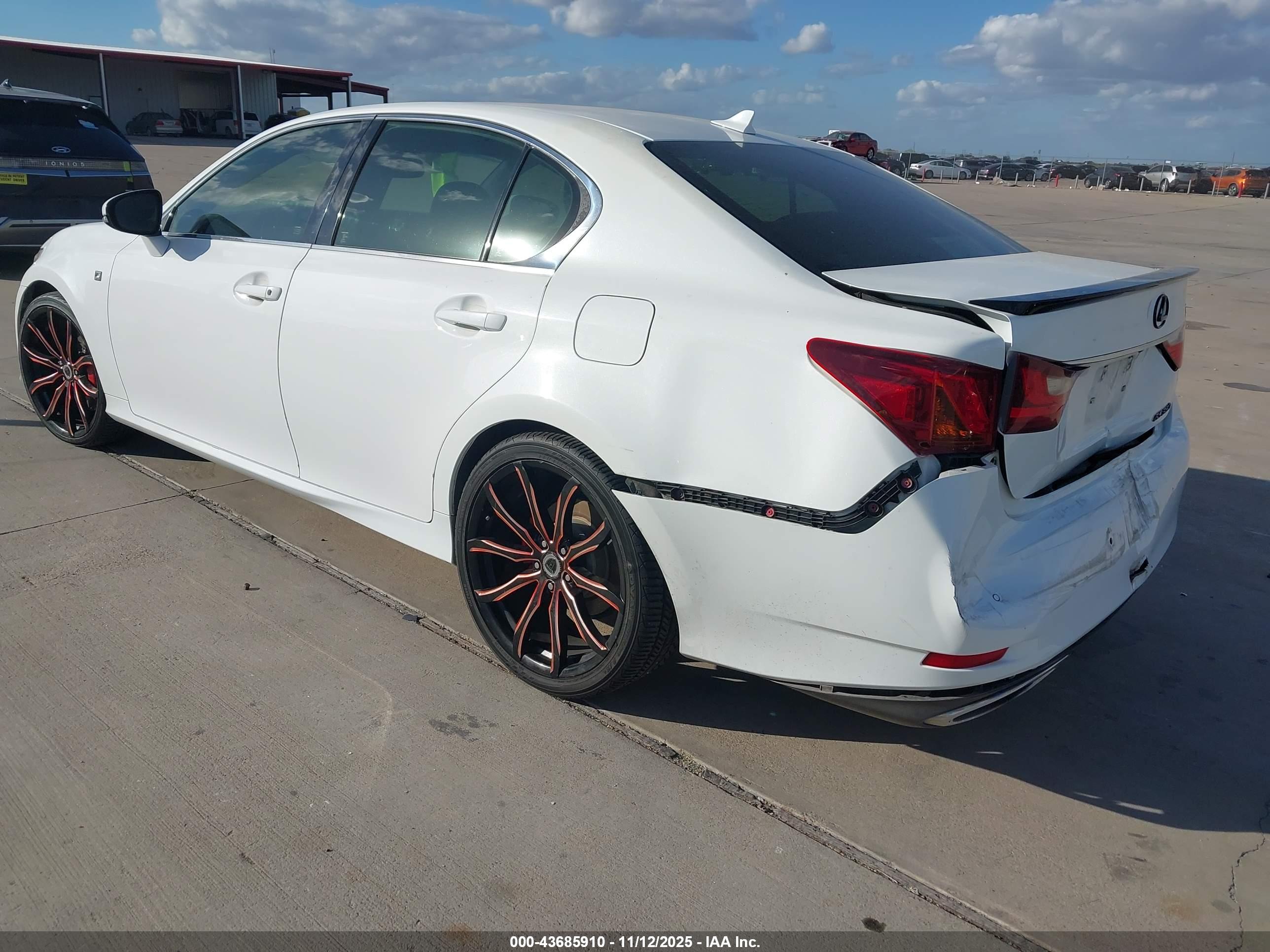 LEXUS GS image 3
