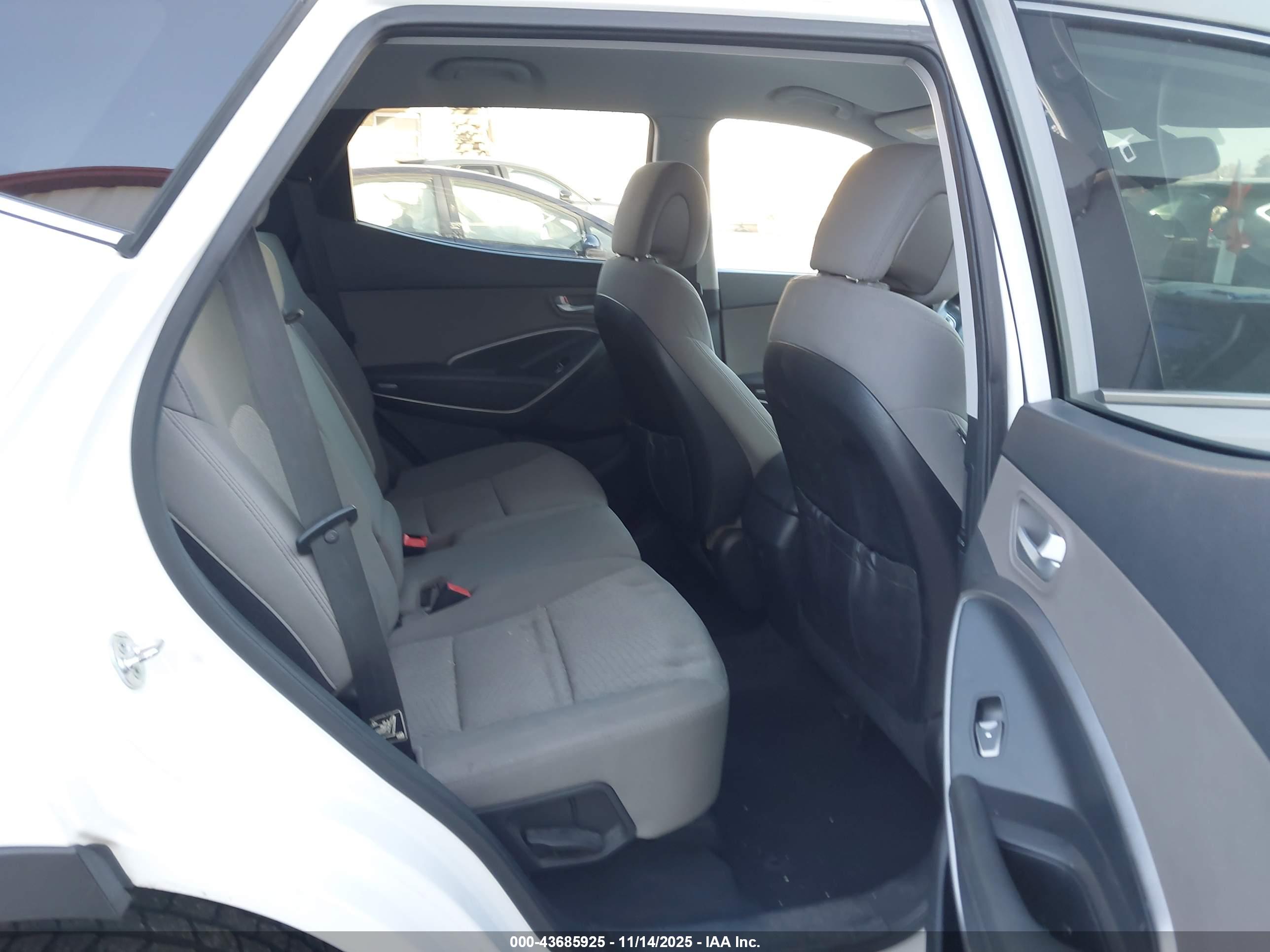 HYUNDAI SANTA image 8
