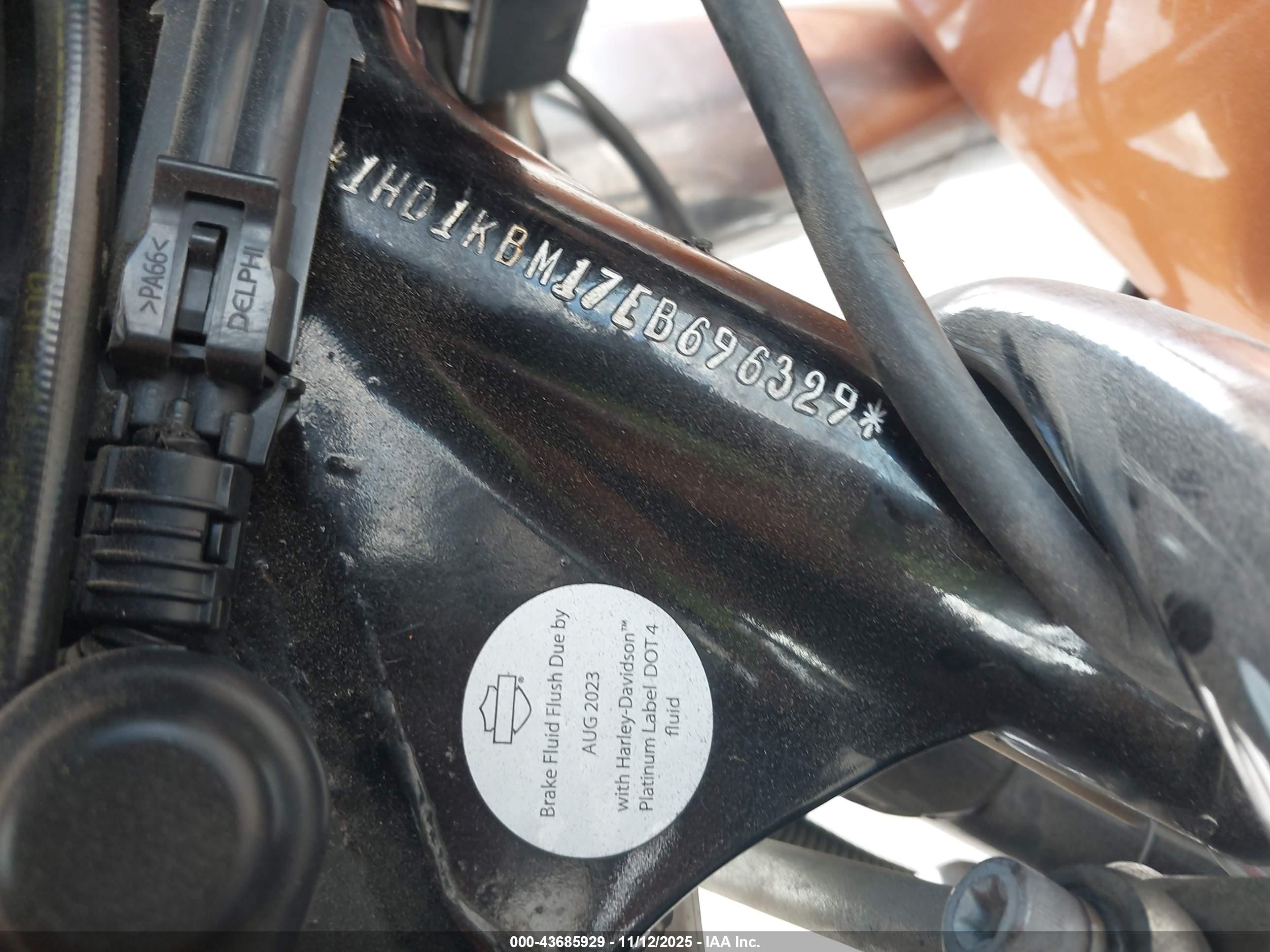 HARLEY-DAVIDSON FLHX image 10