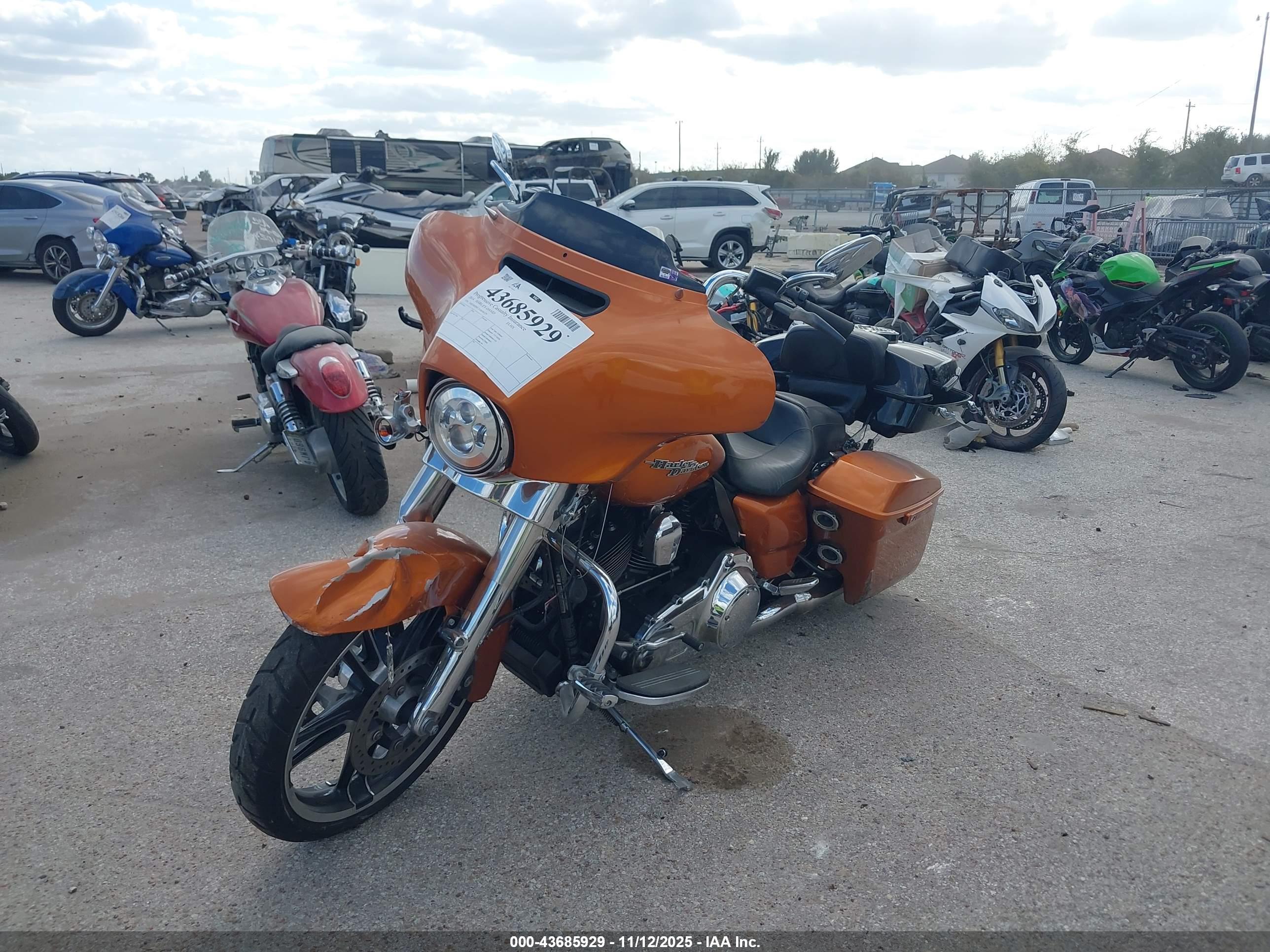 HARLEY-DAVIDSON FLHX image 2