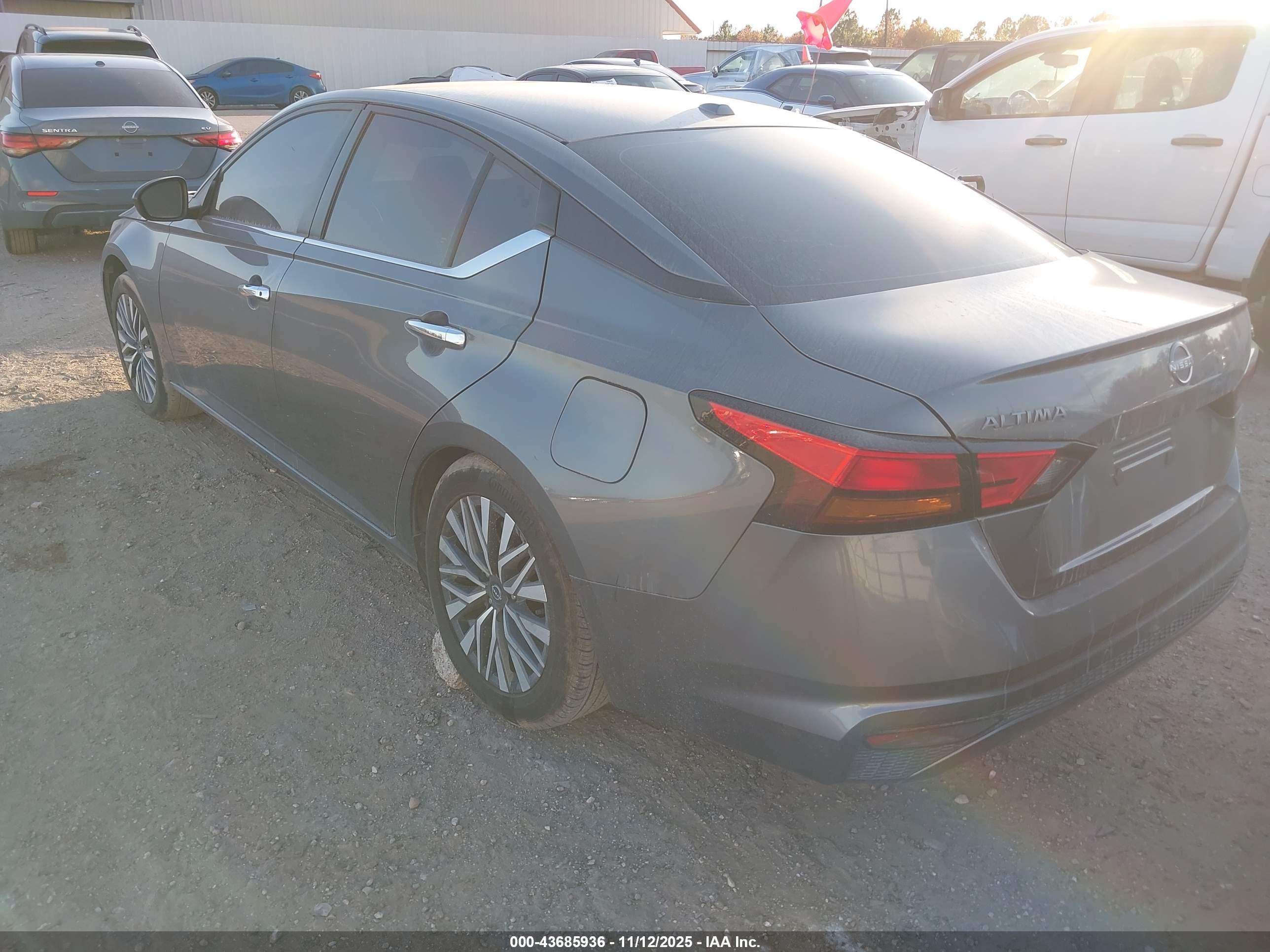 NISSAN ALTIMA image 3