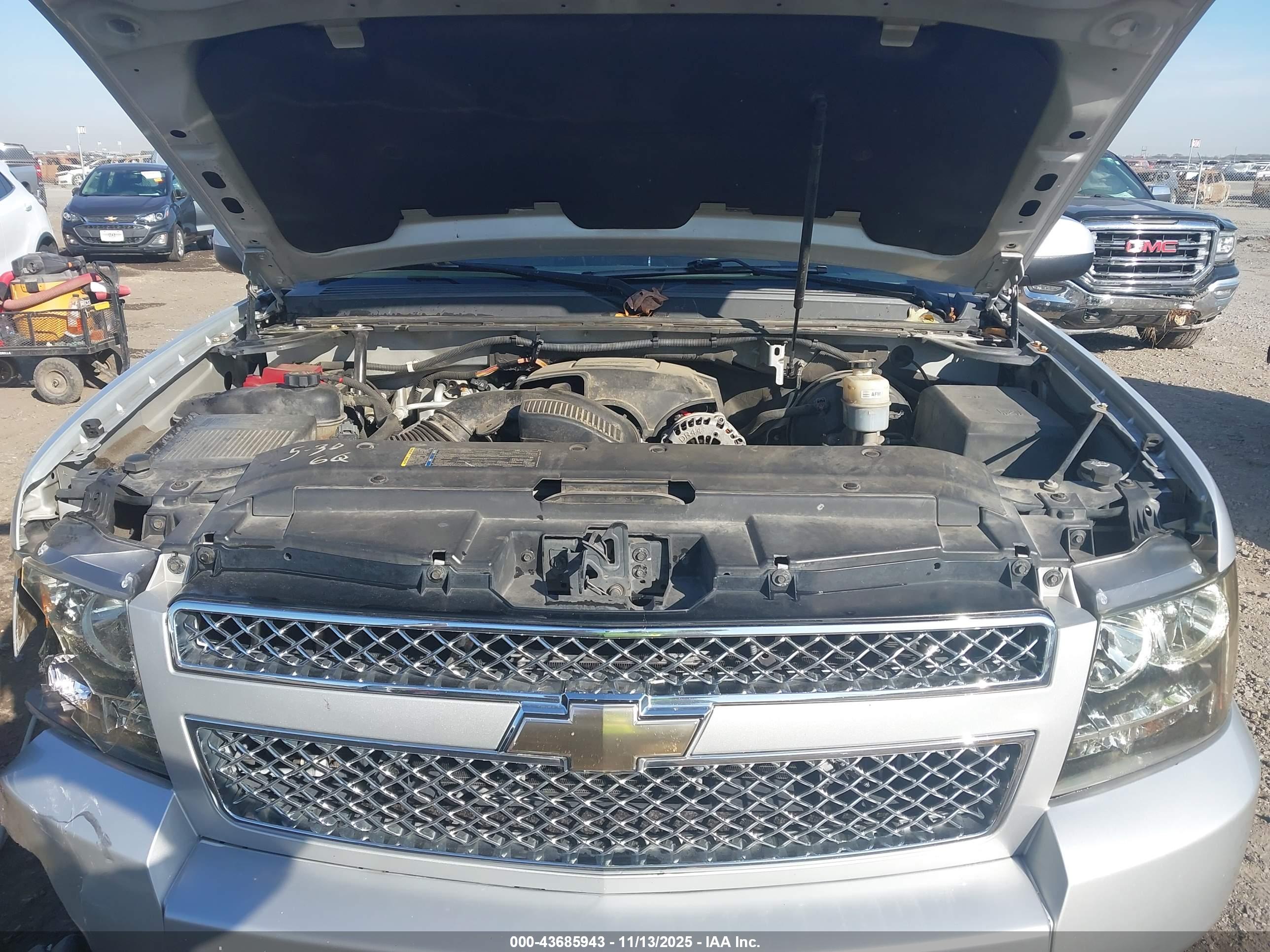 CHEVROLET TAHOE image 10