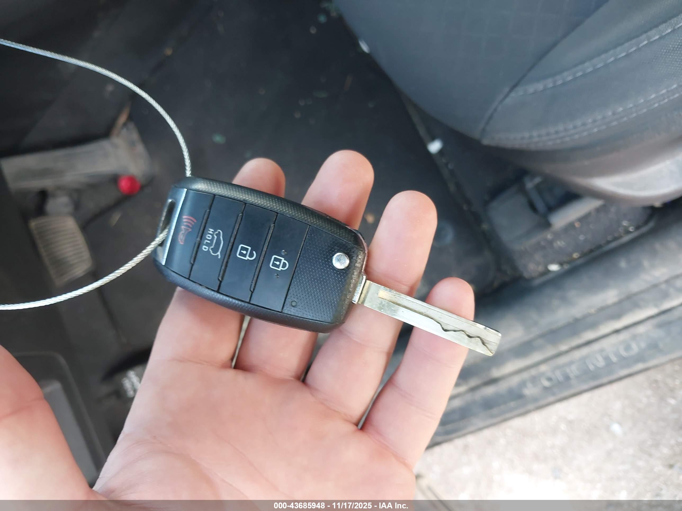 KIA SORENTO image 11