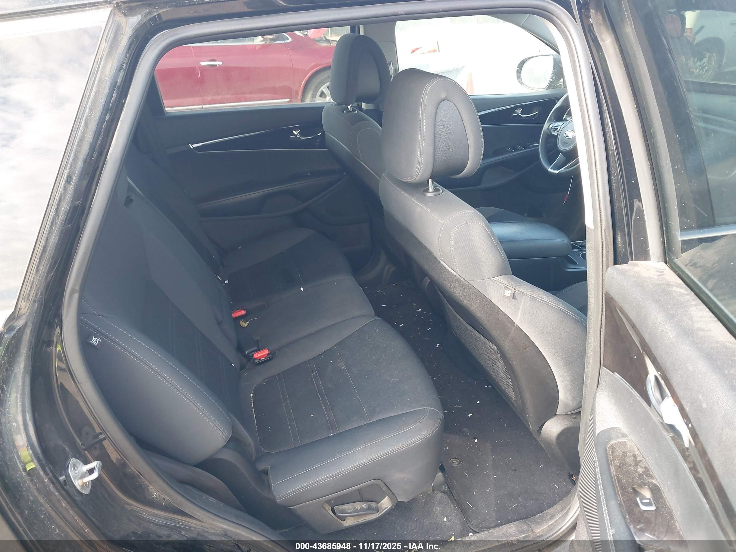 KIA SORENTO image 8