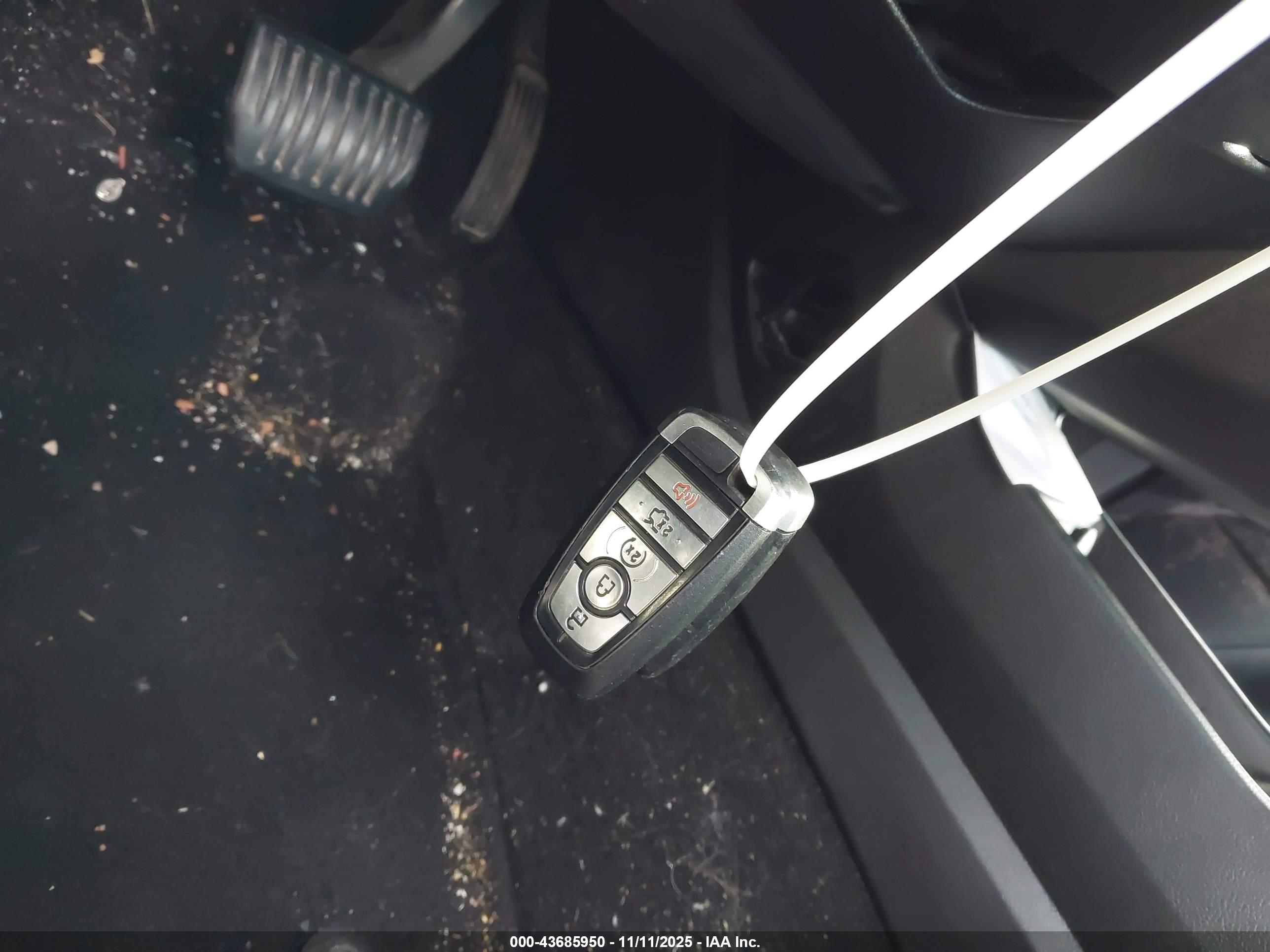 FORD FUSION image 11