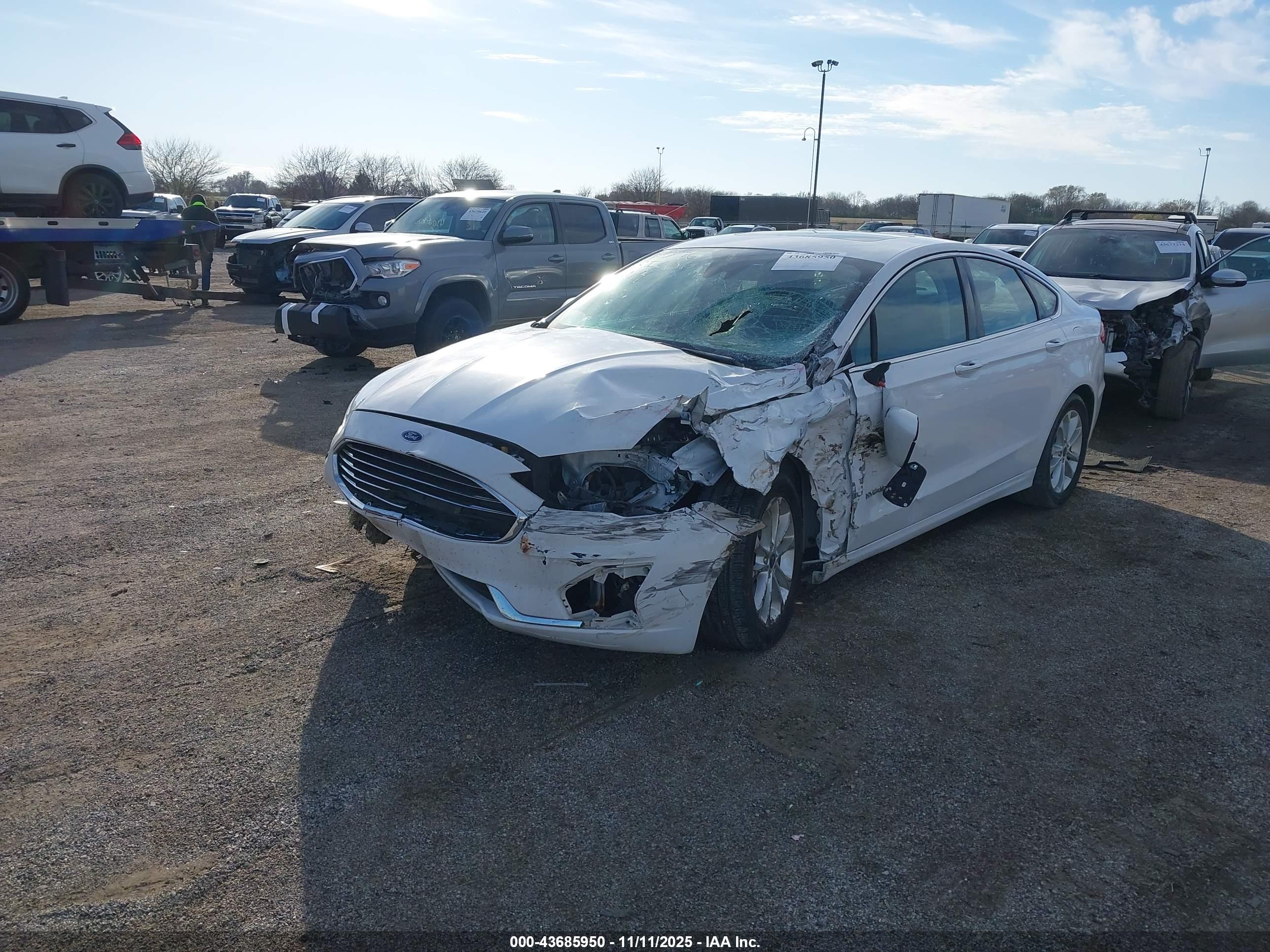 FORD FUSION image 2