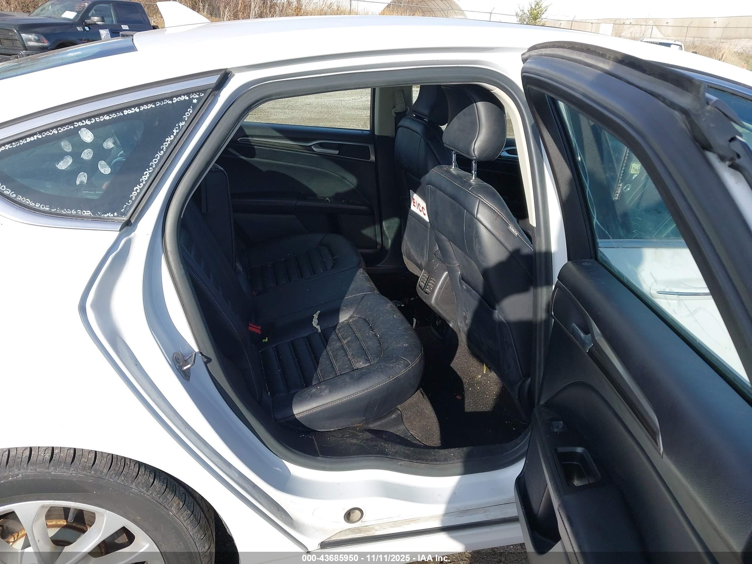 FORD FUSION image 8