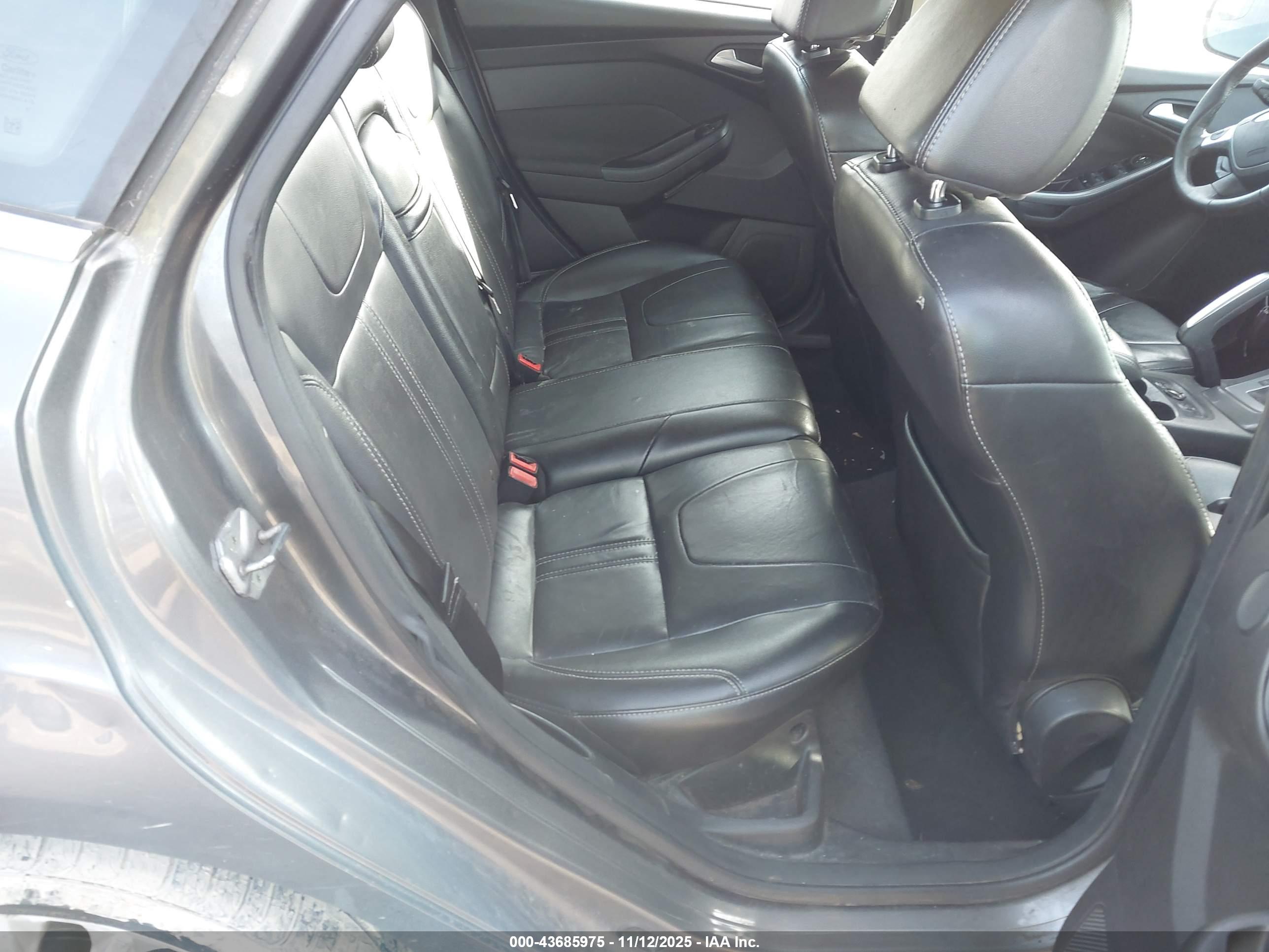 FORD FOCUS image 8