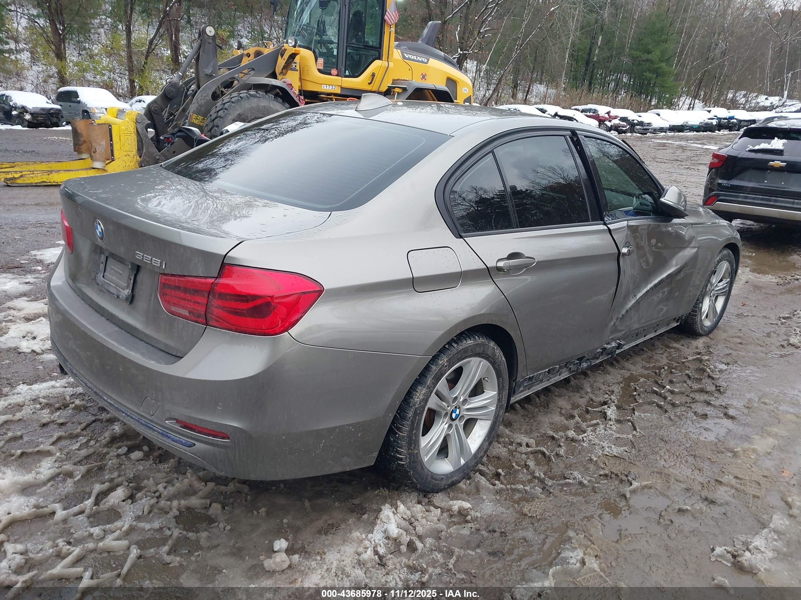 BMW 328I image 4