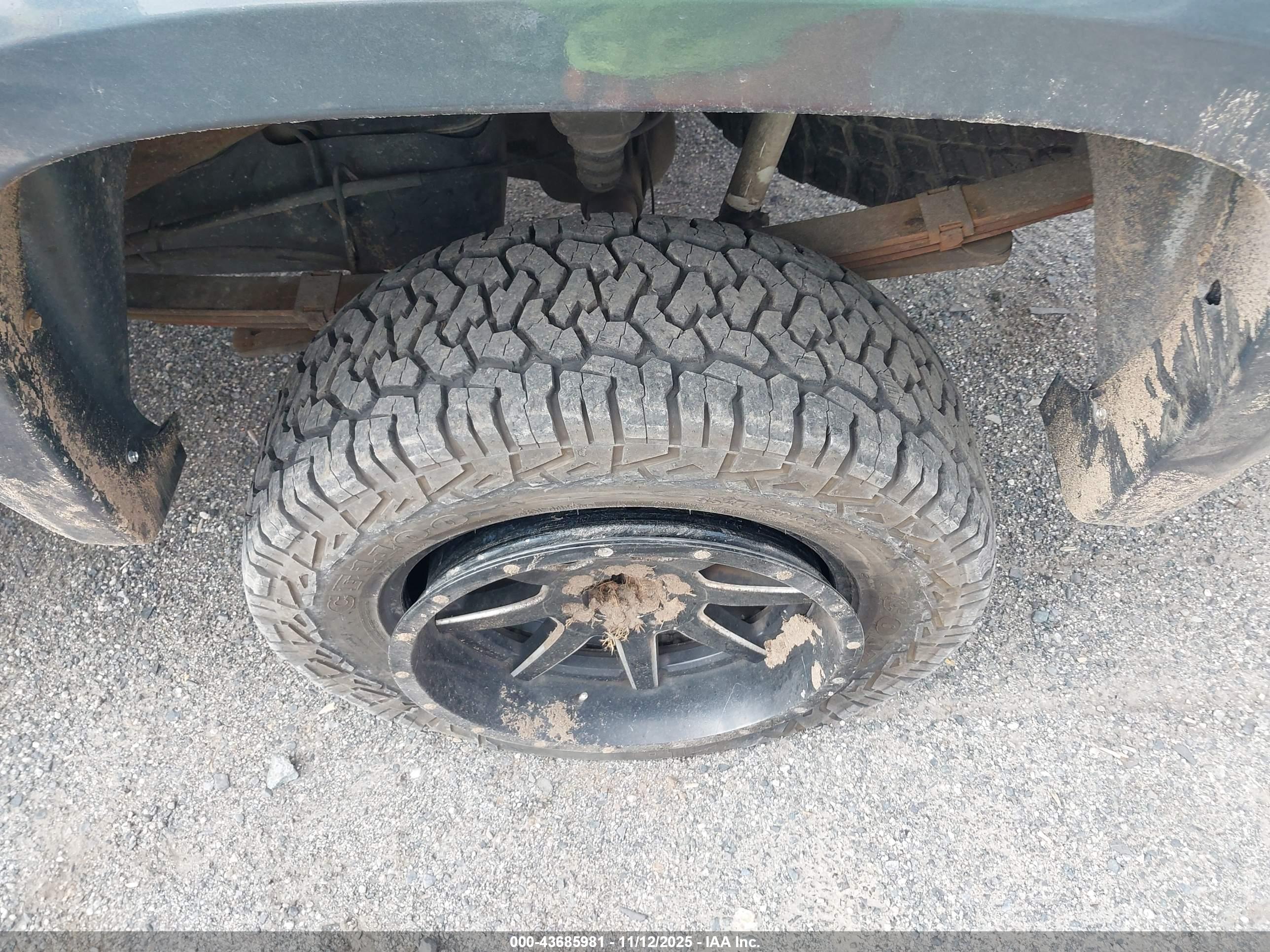 CHEVROLET SILVERADO image 6