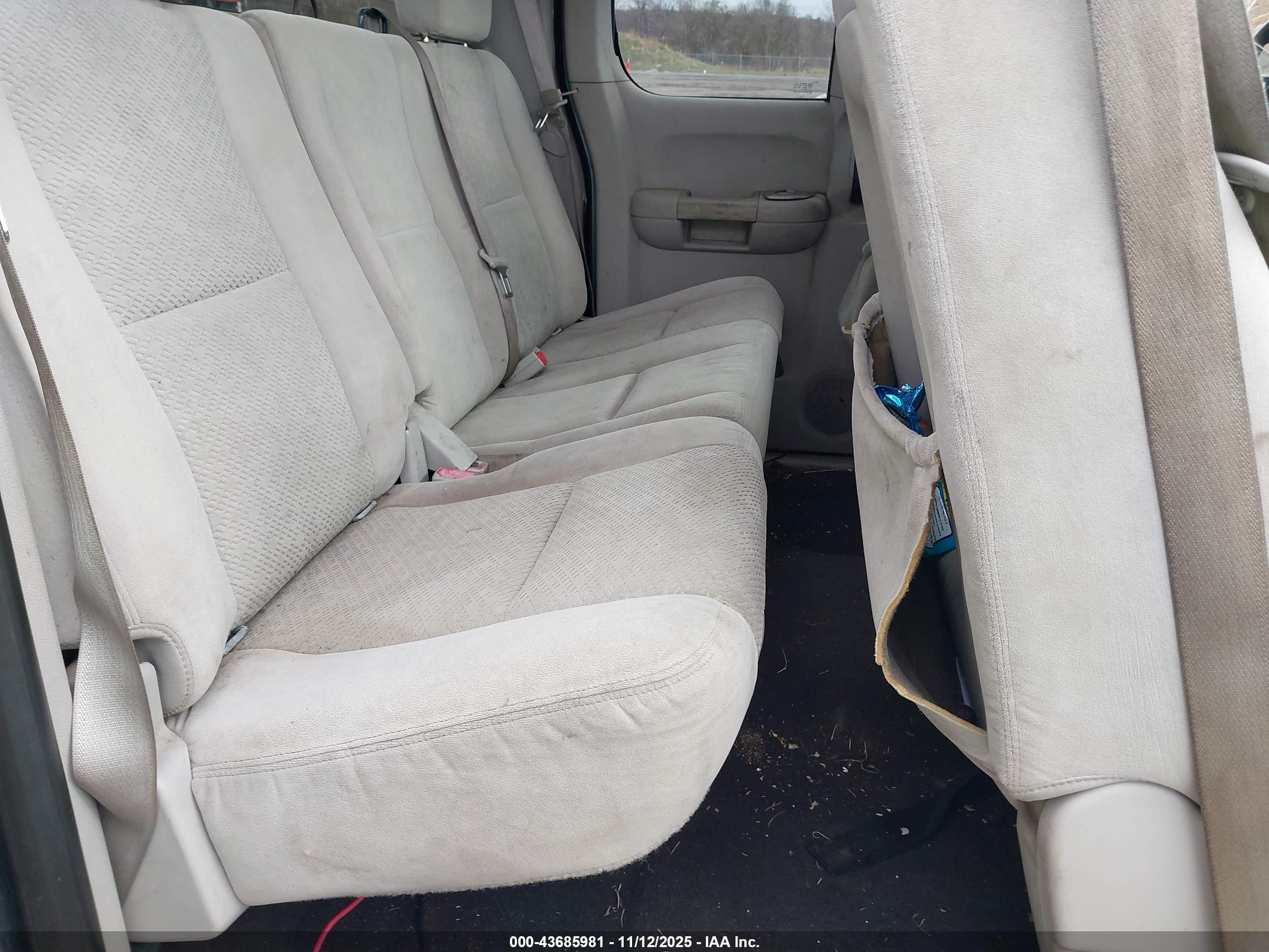 CHEVROLET SILVERADO image 8