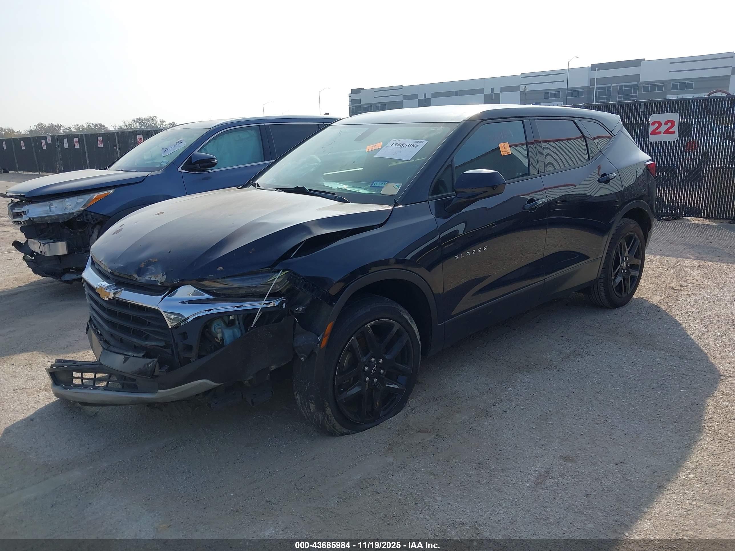 CHEVROLET BLAZER image 2