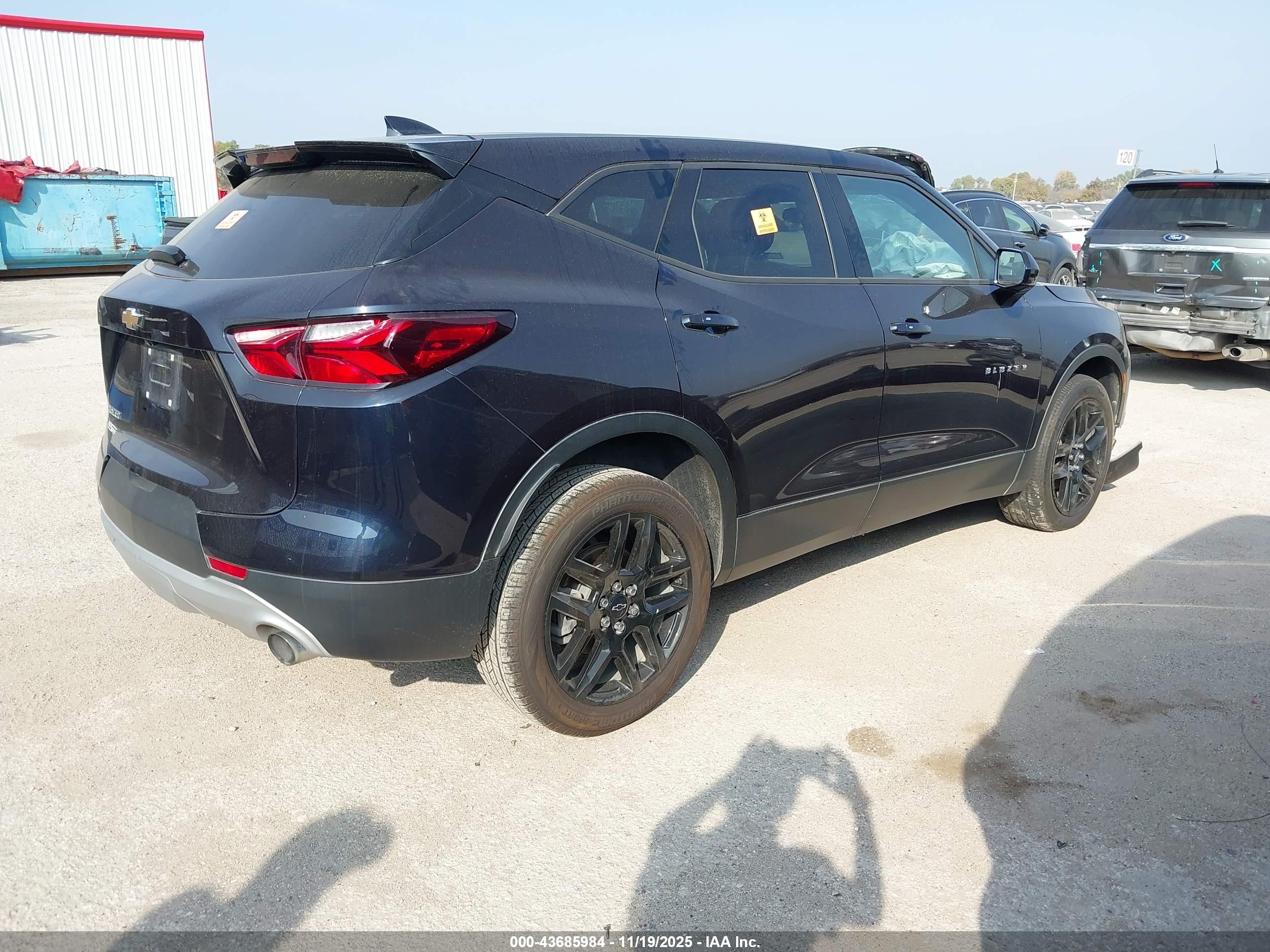 CHEVROLET BLAZER image 4