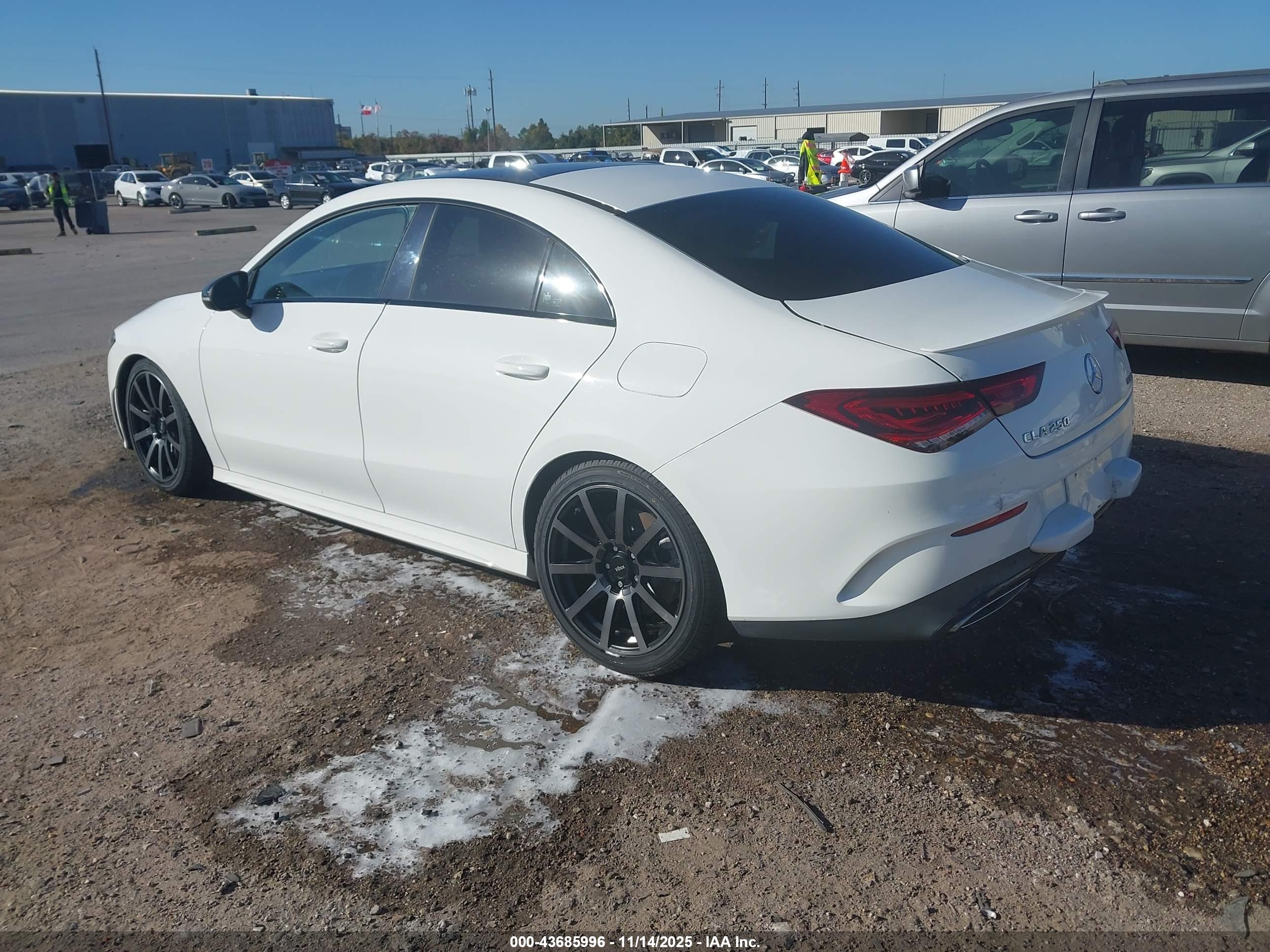 MERCEDES-BENZ CLA image 3