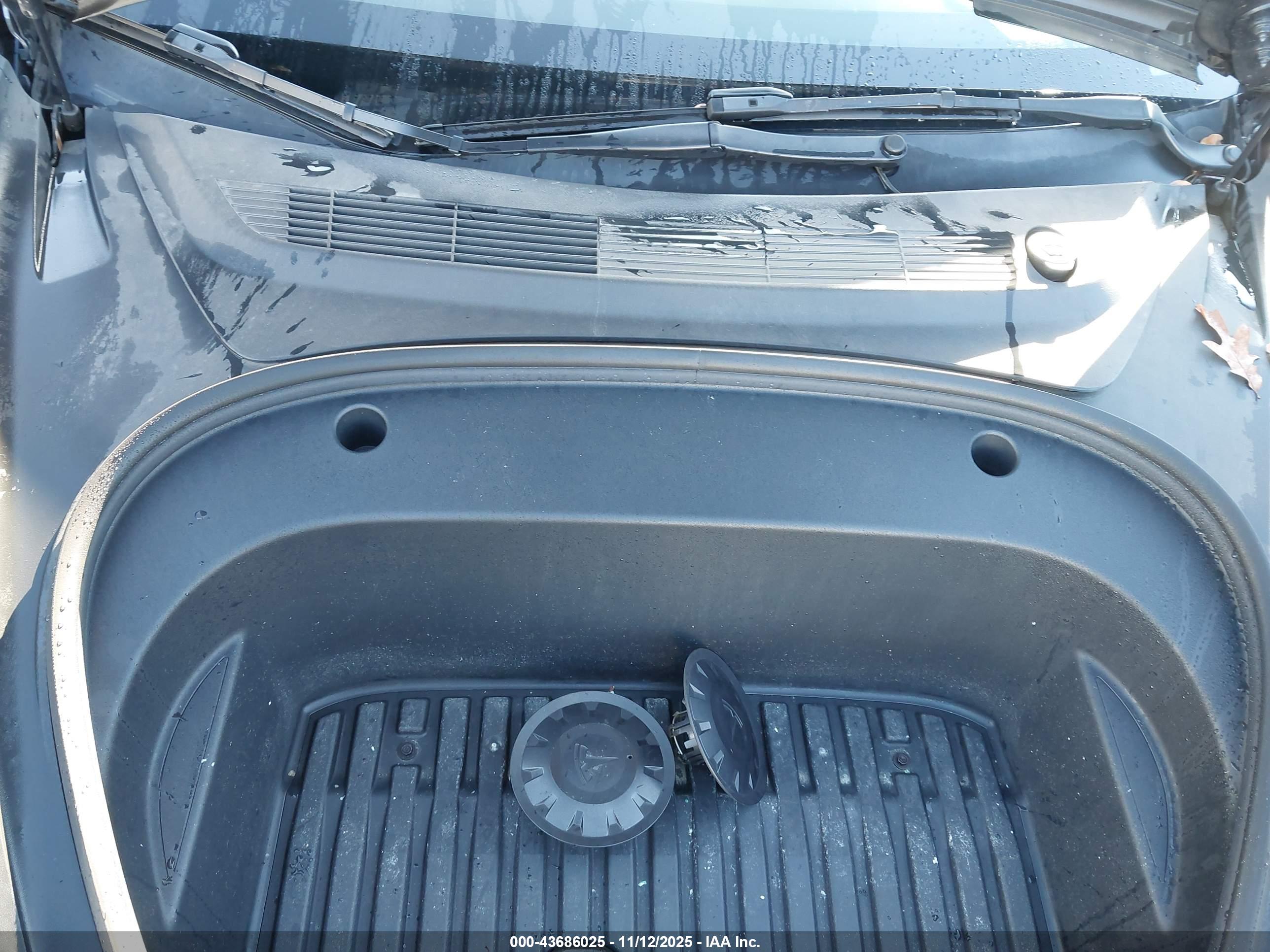 TESLA MODEL image 10