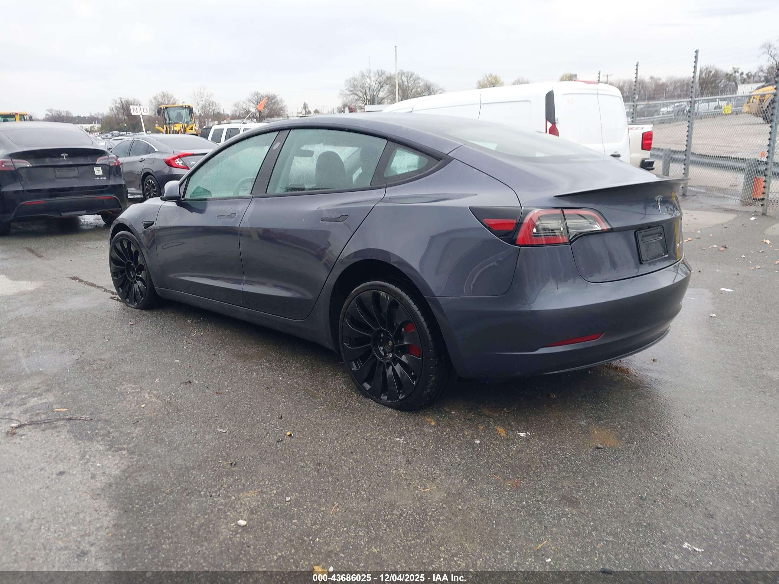 TESLA MODEL image 3
