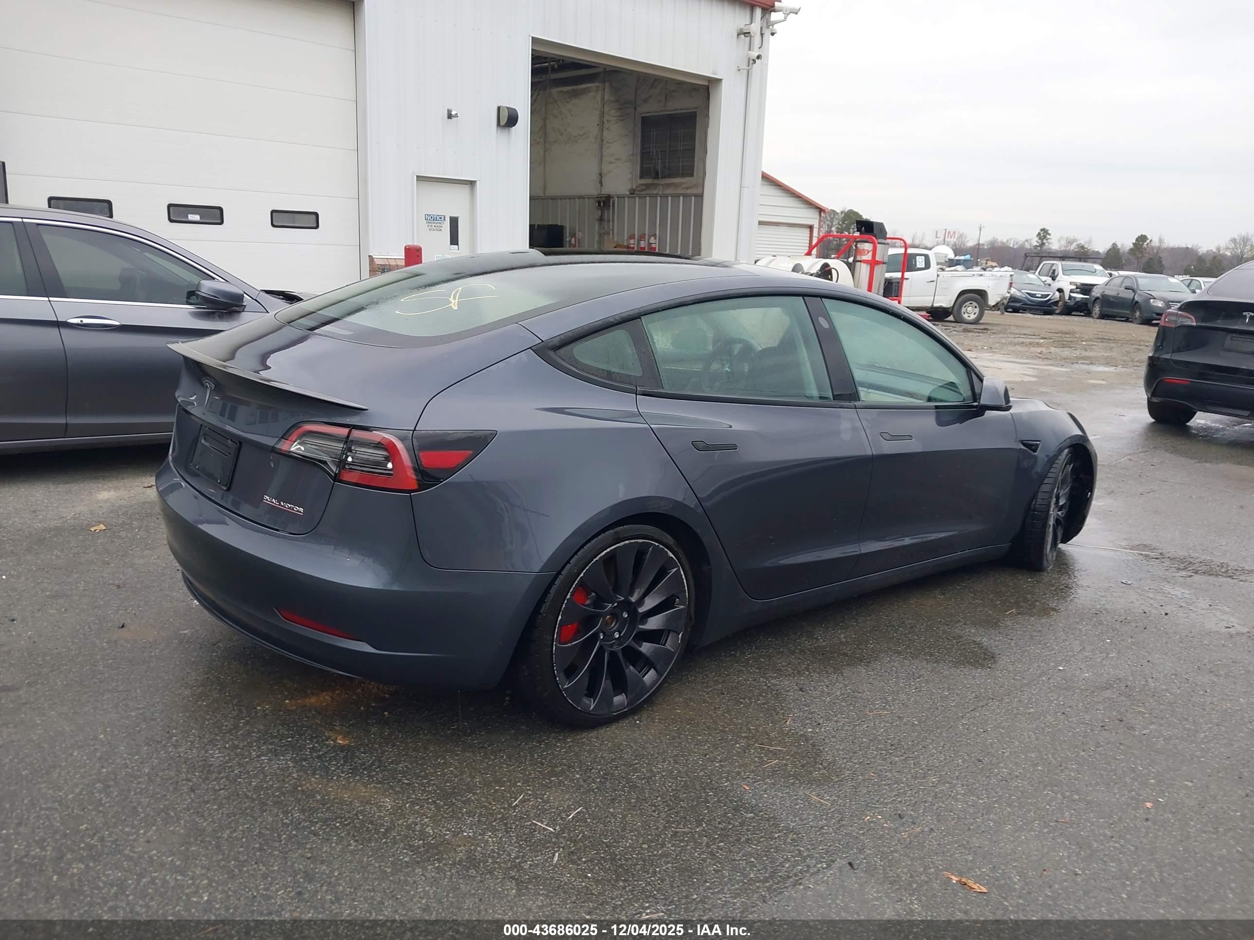 TESLA MODEL image 4