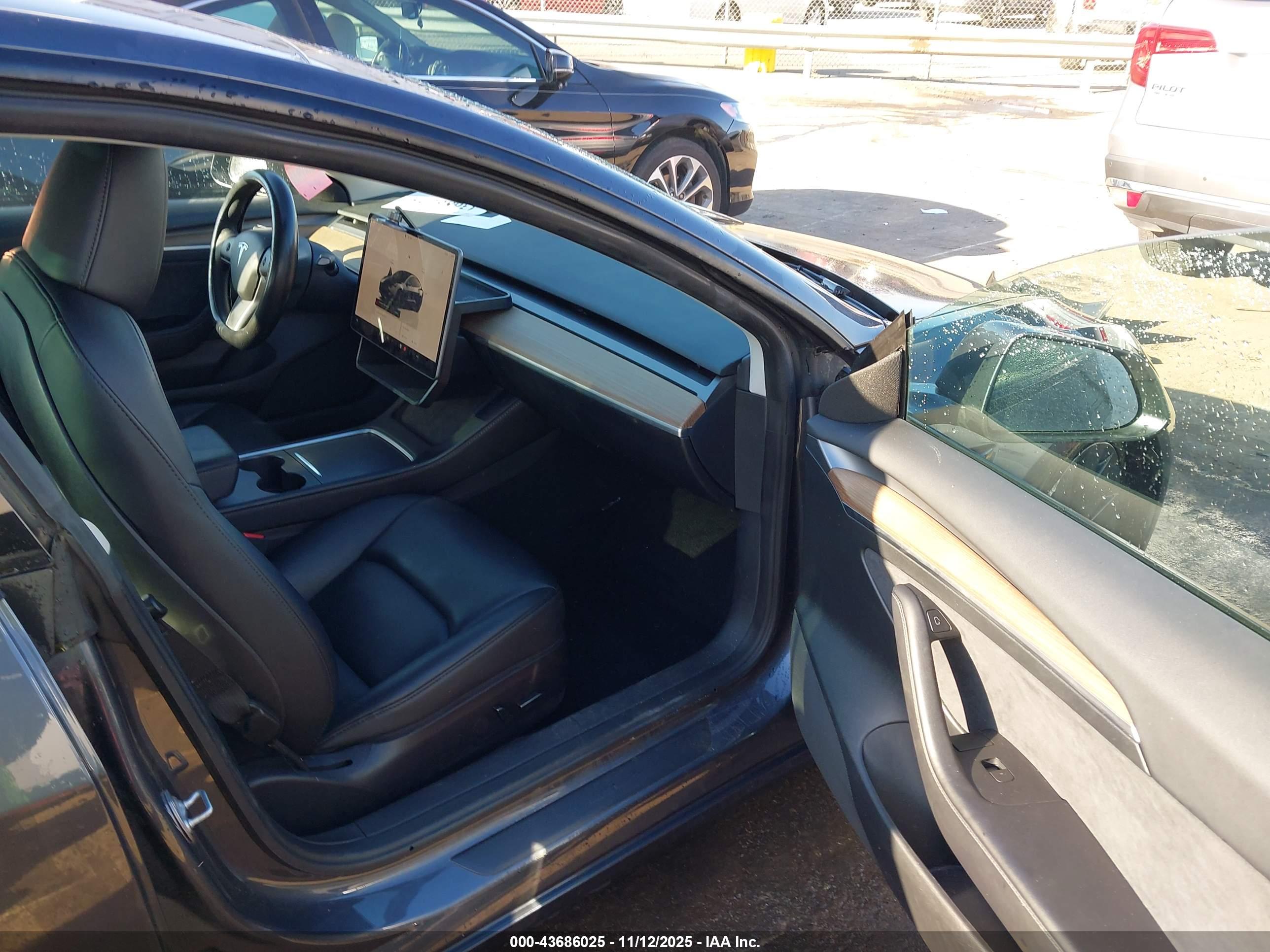 TESLA MODEL image 5