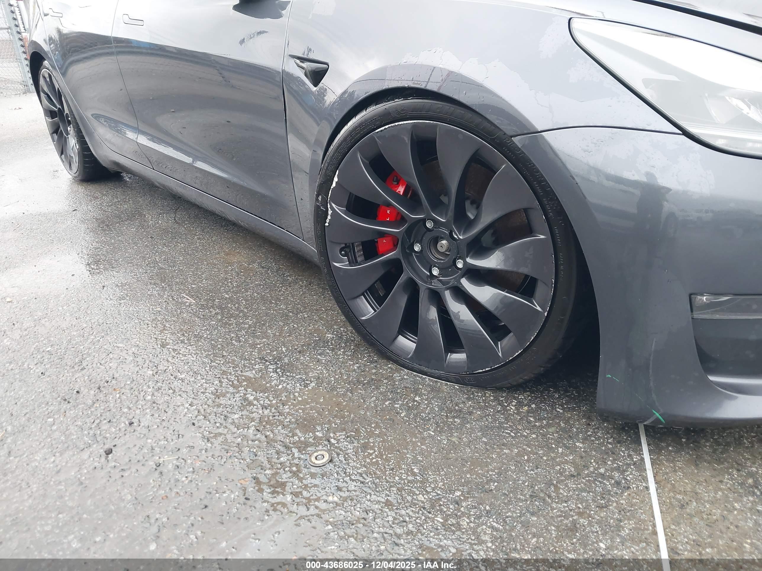 TESLA MODEL image 6