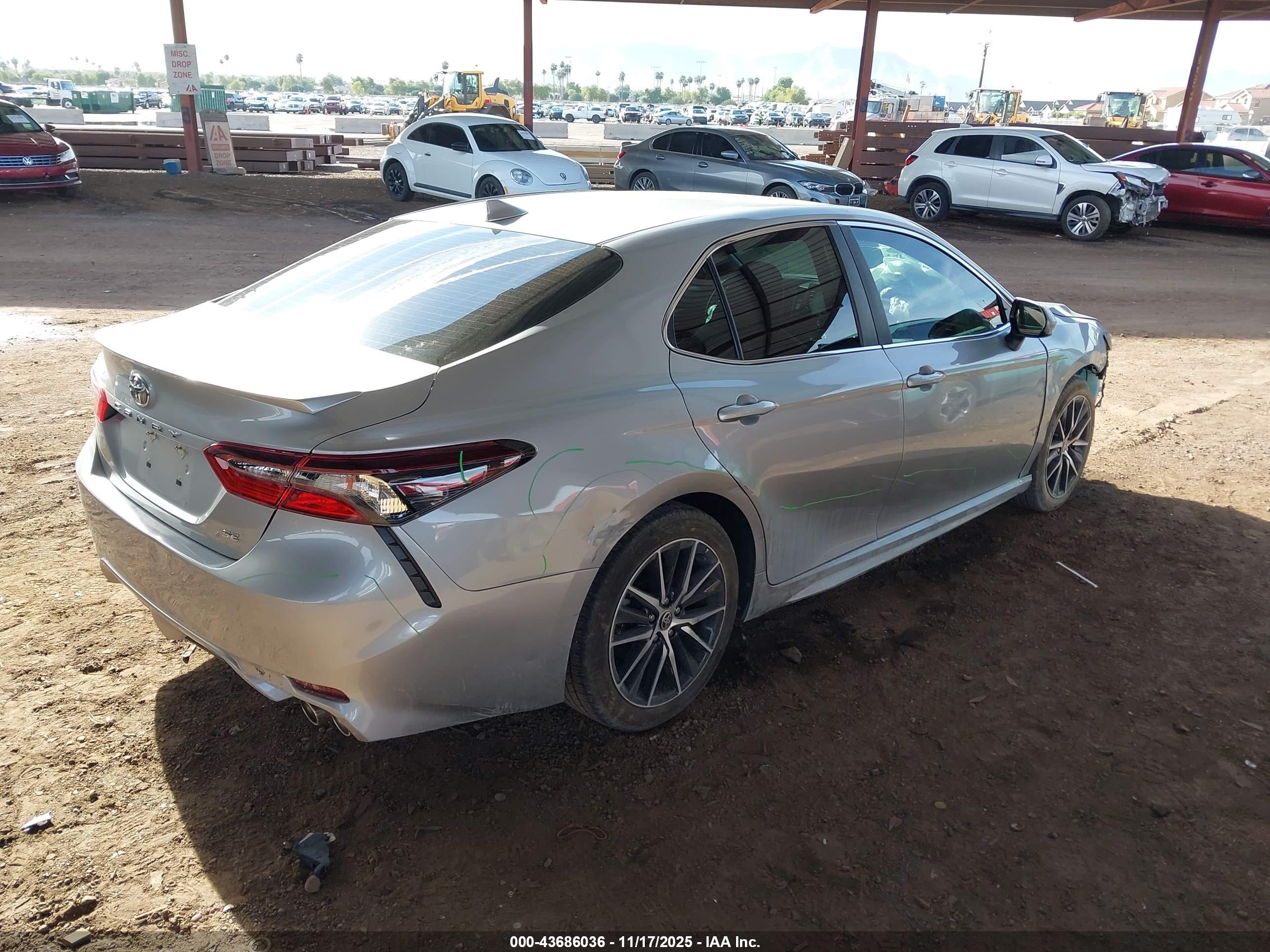 TOYOTA CAMRY image 2