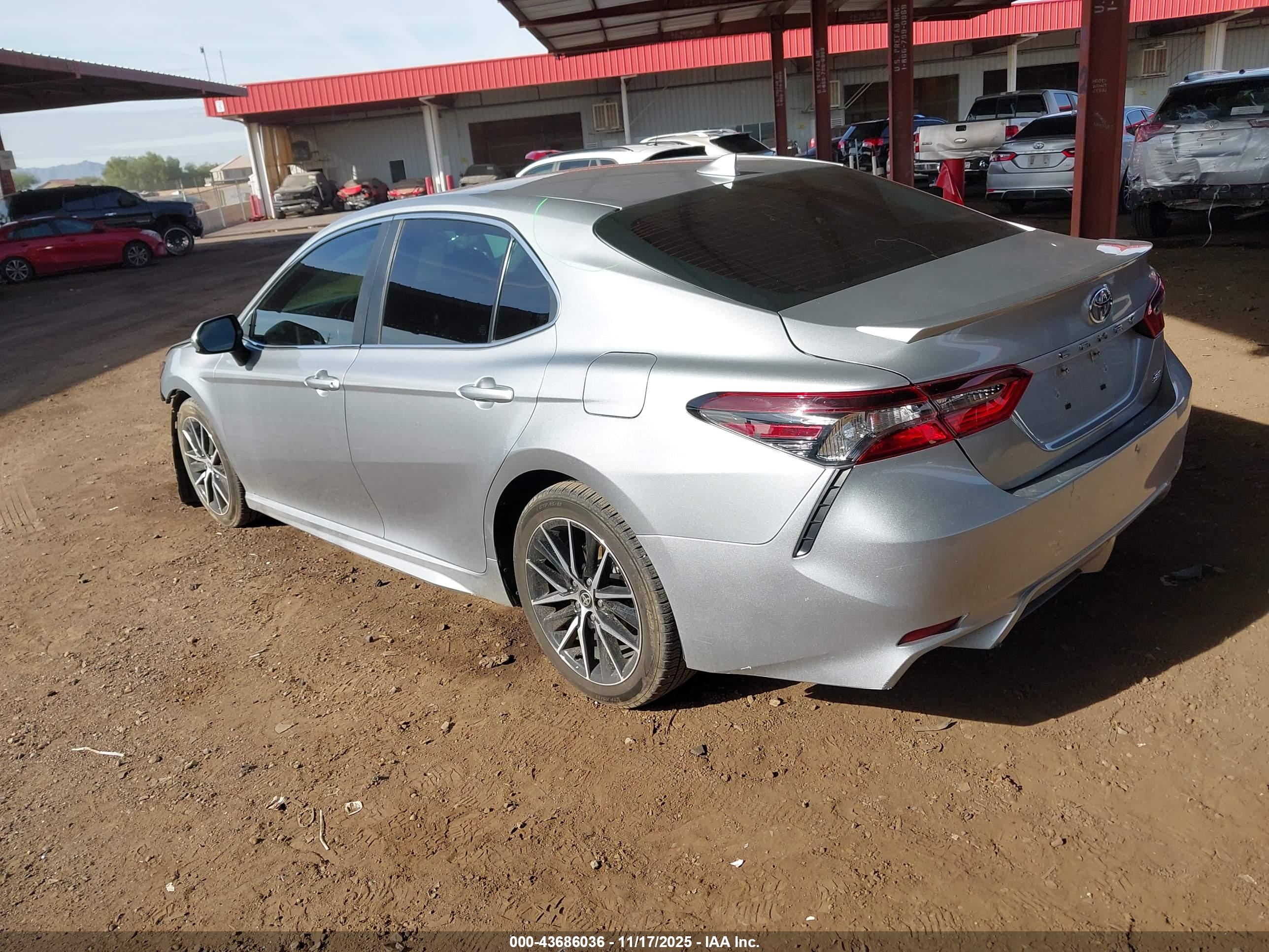 TOYOTA CAMRY image 3