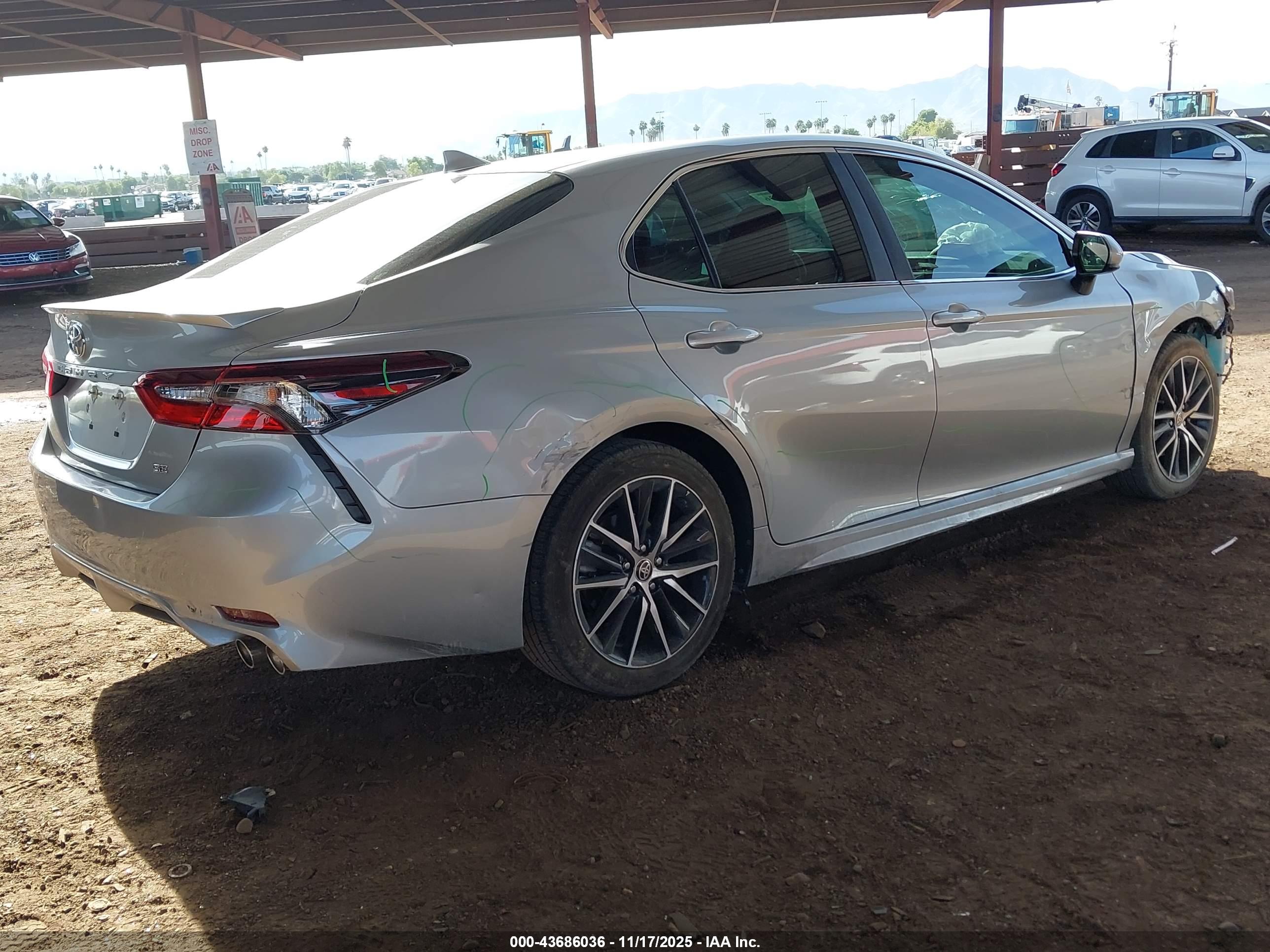 TOYOTA CAMRY image 4