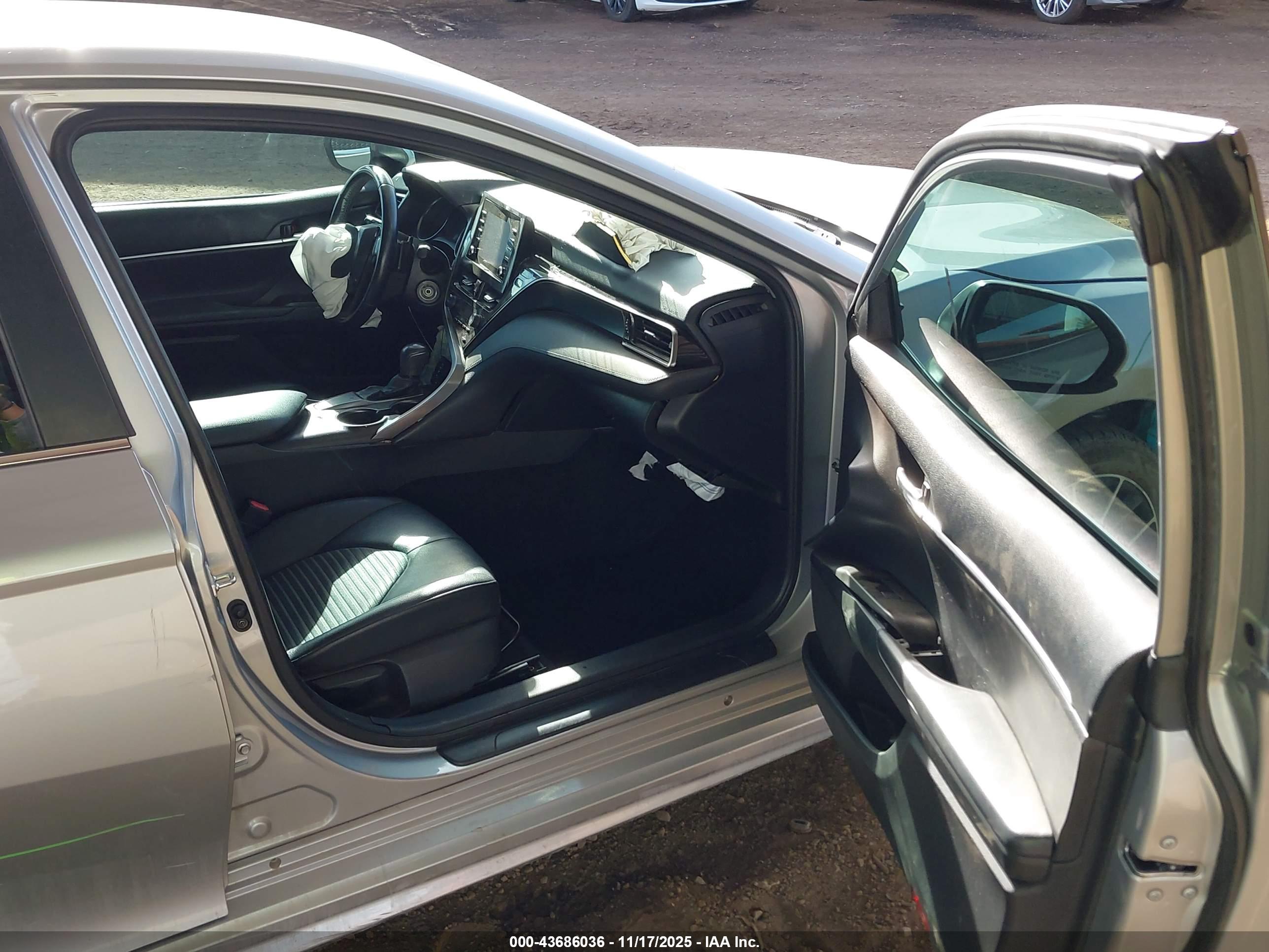 TOYOTA CAMRY image 5