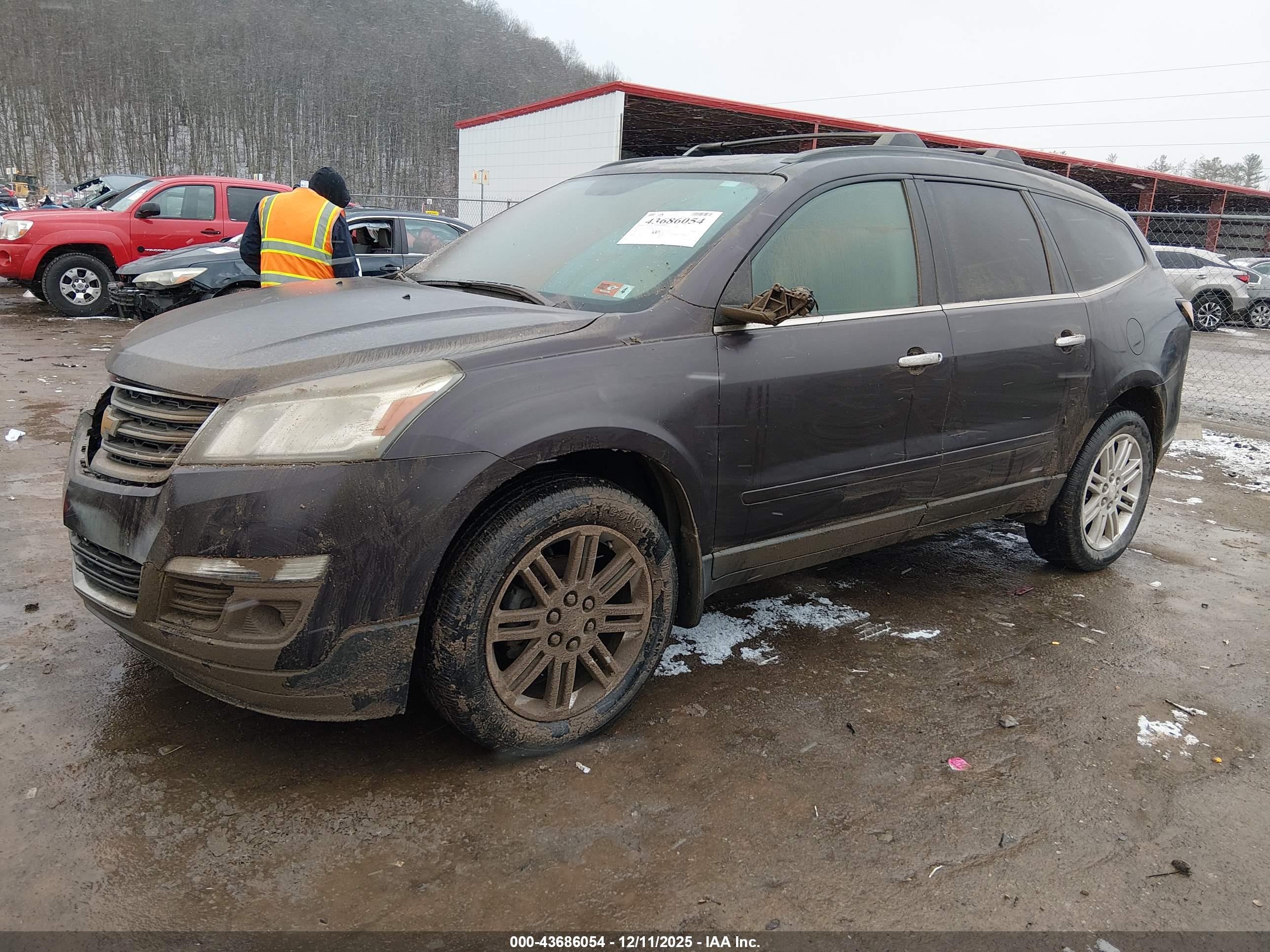 CHEVROLET TRAVERSE image 2