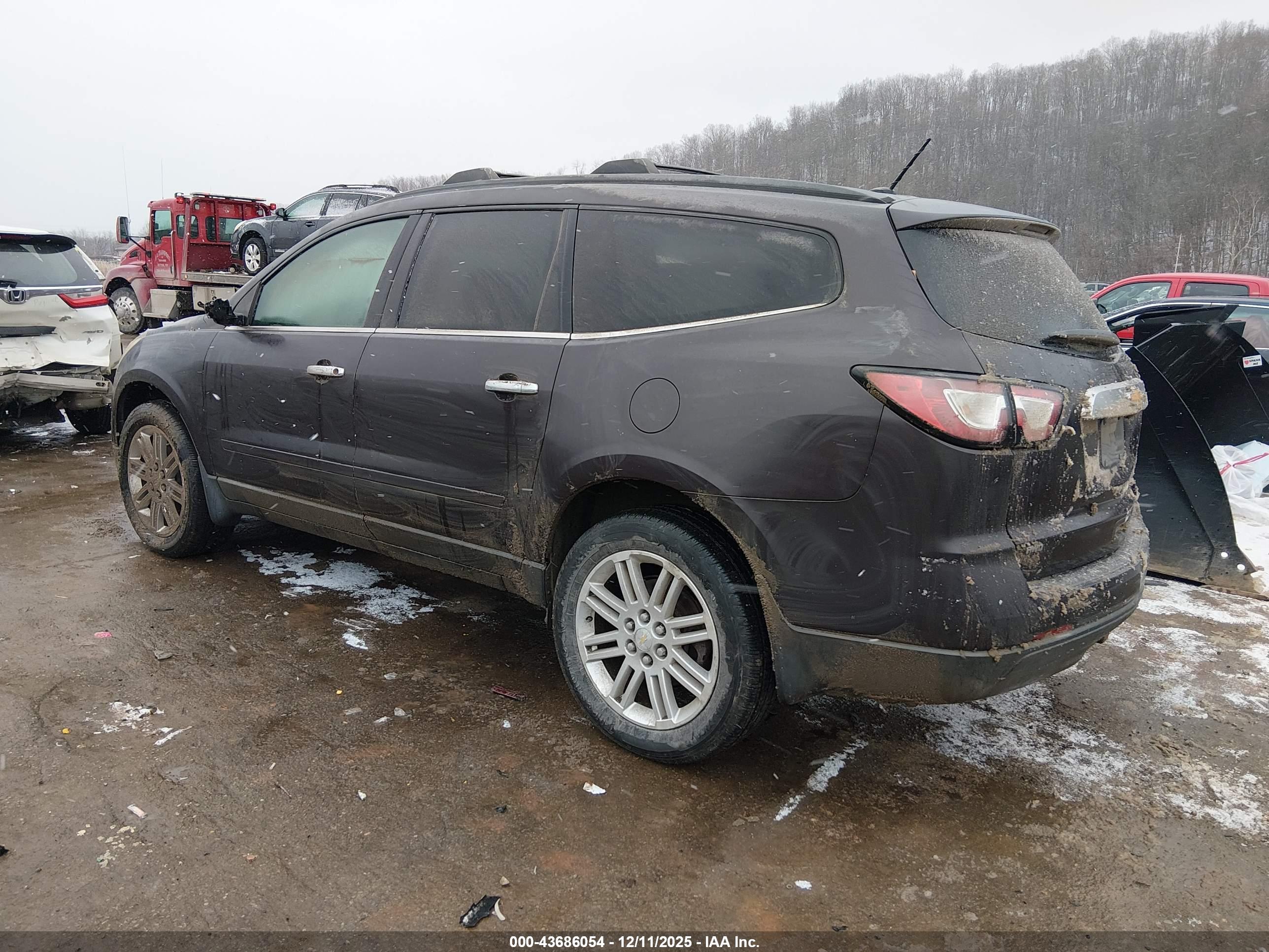 CHEVROLET TRAVERSE image 3