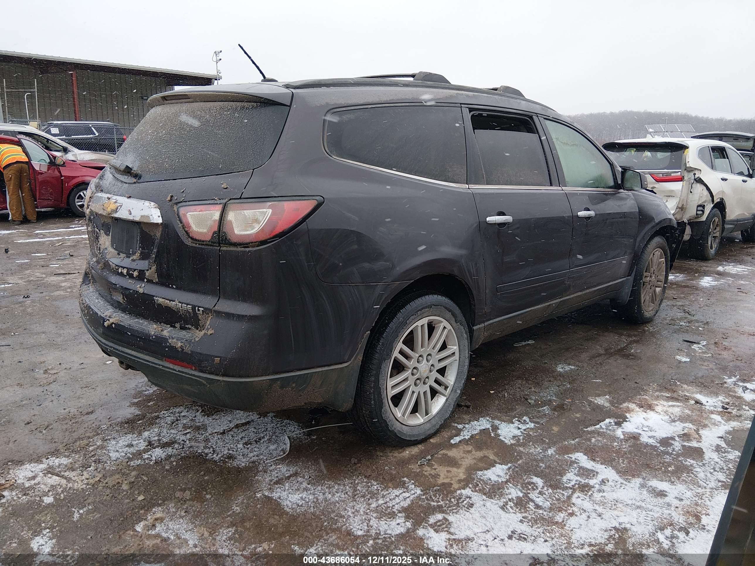 CHEVROLET TRAVERSE image 4