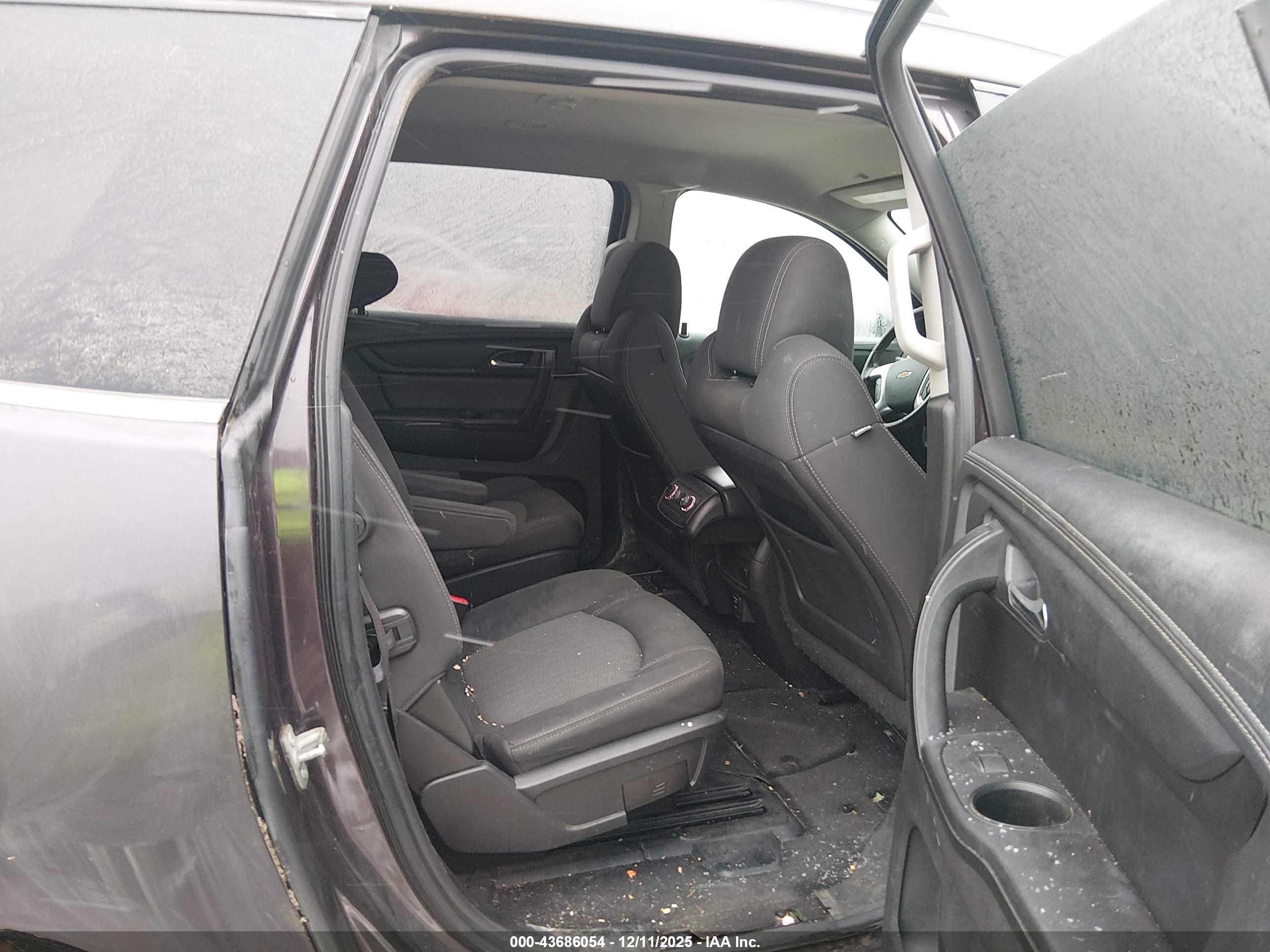 CHEVROLET TRAVERSE image 8