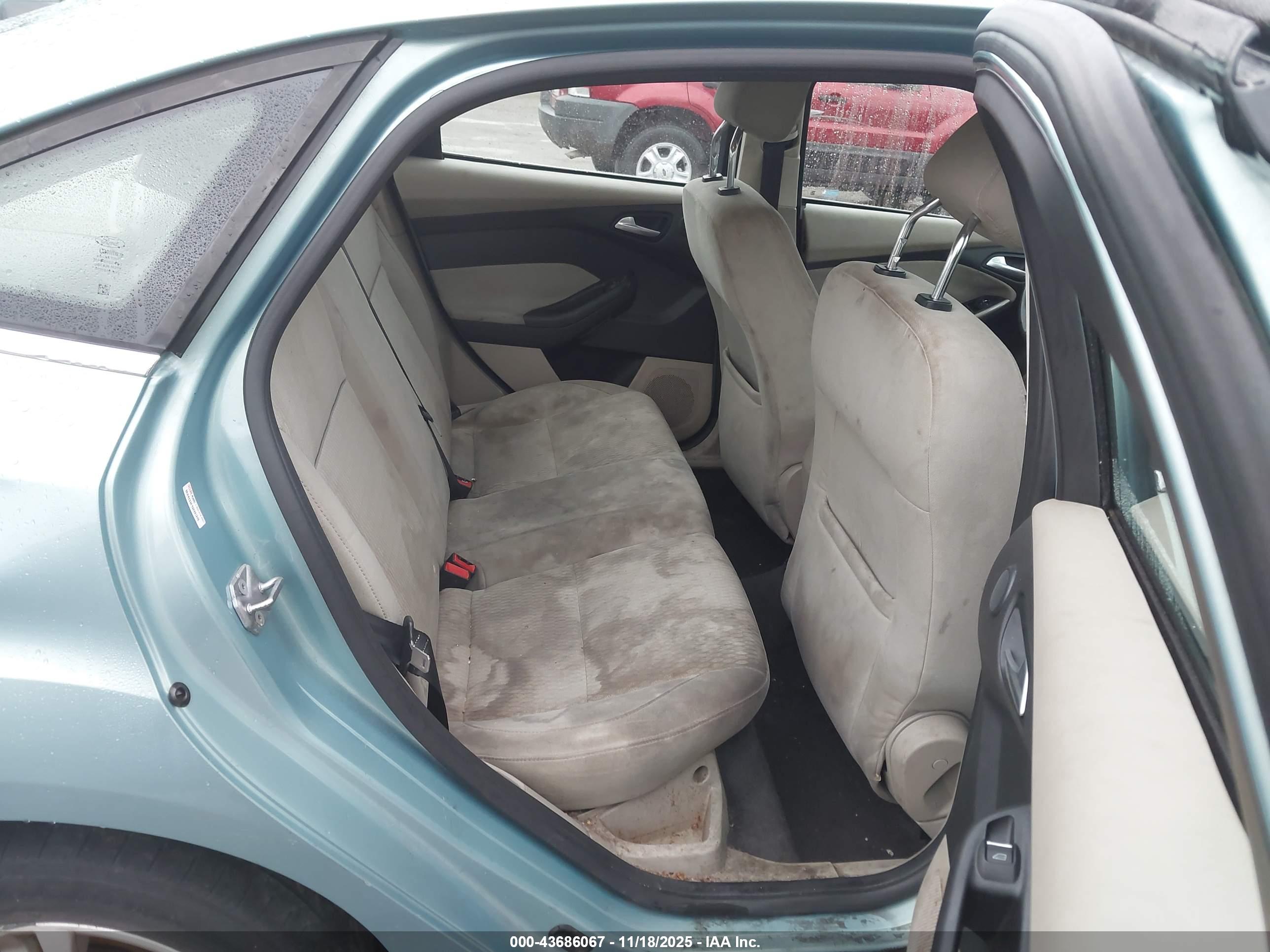 FORD FOCUS image 8
