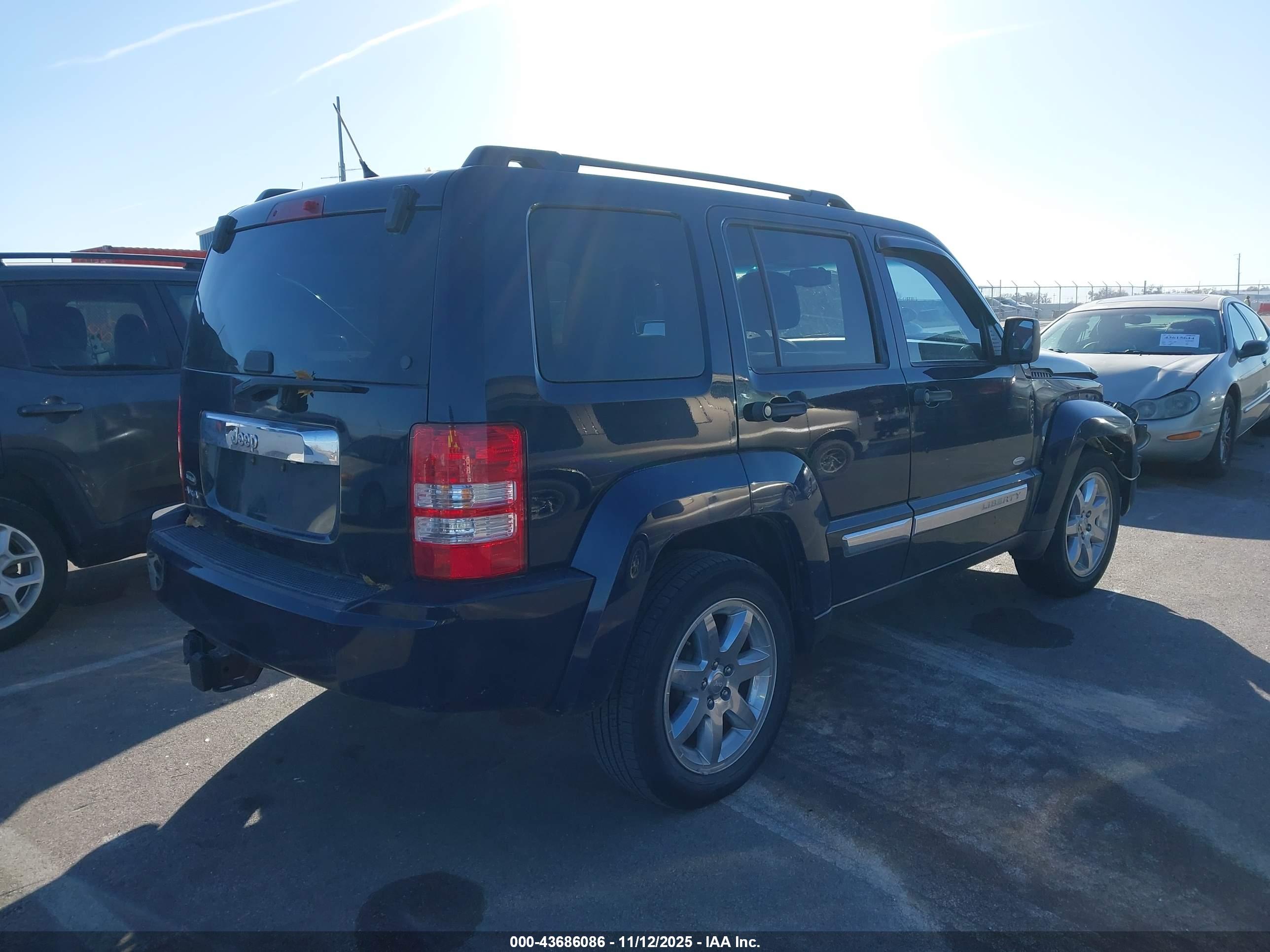 JEEP LIBERTY image 4