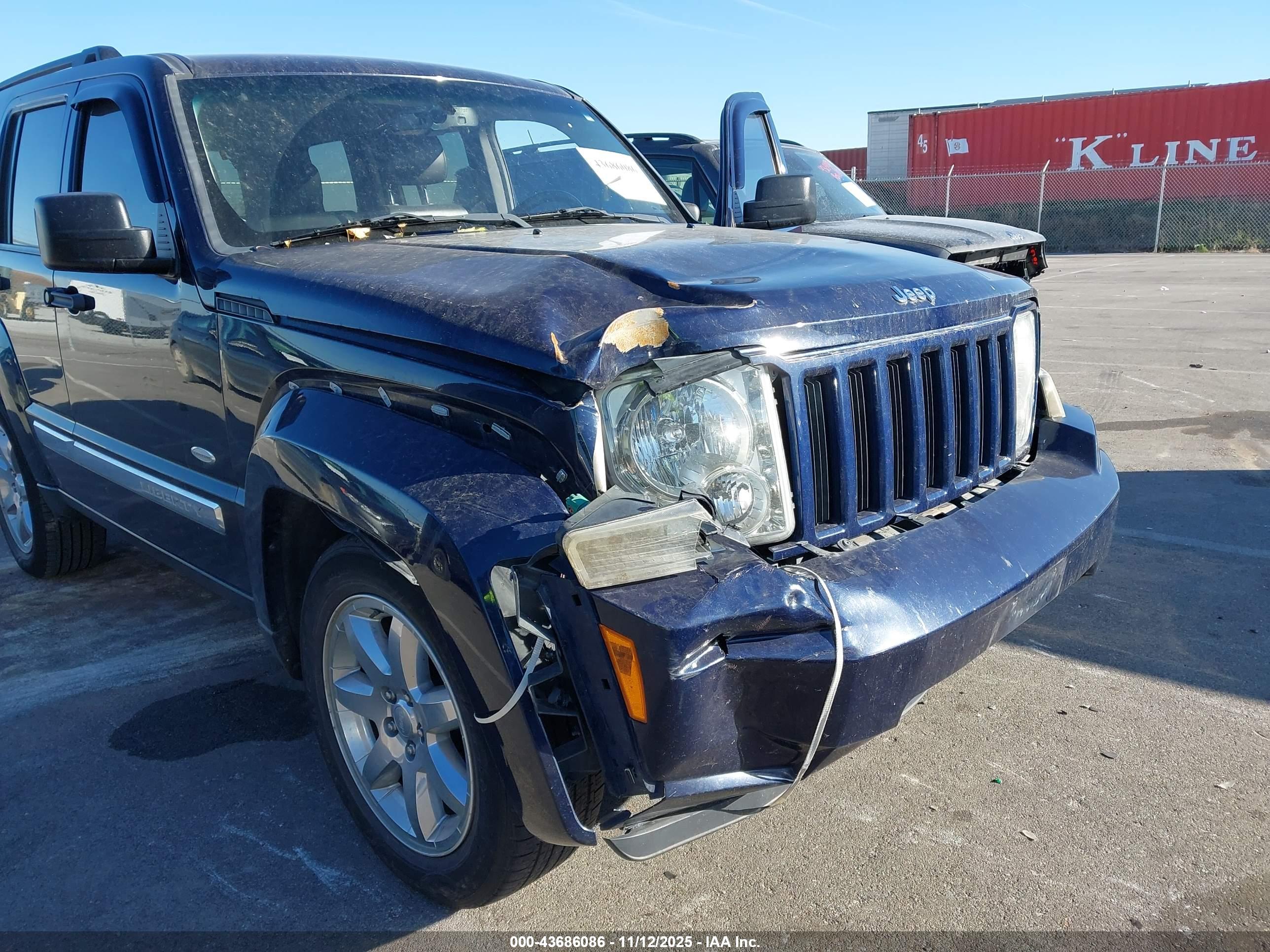 JEEP LIBERTY image 6