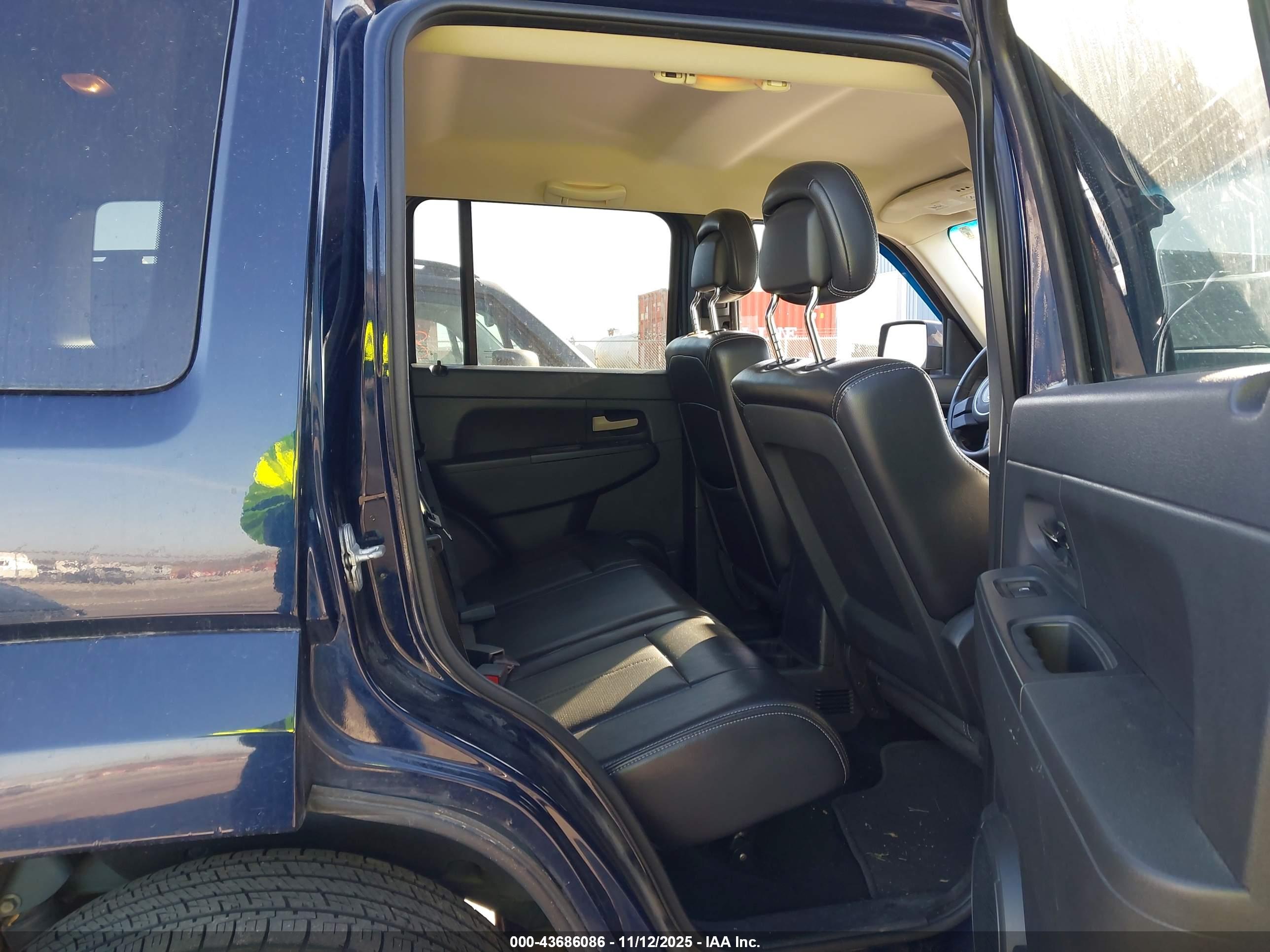 JEEP LIBERTY image 8