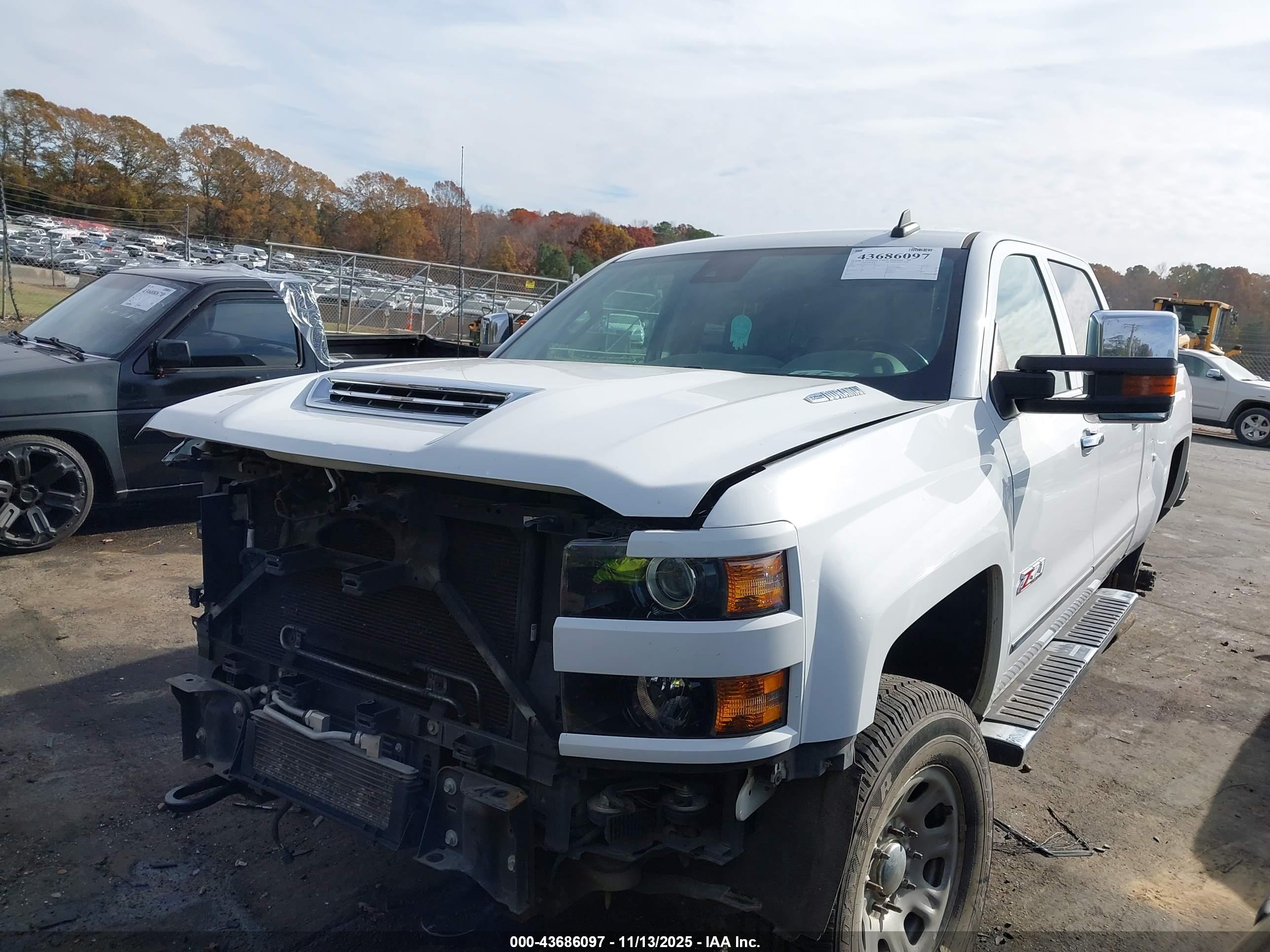 CHEVROLET SILVERADO image 2