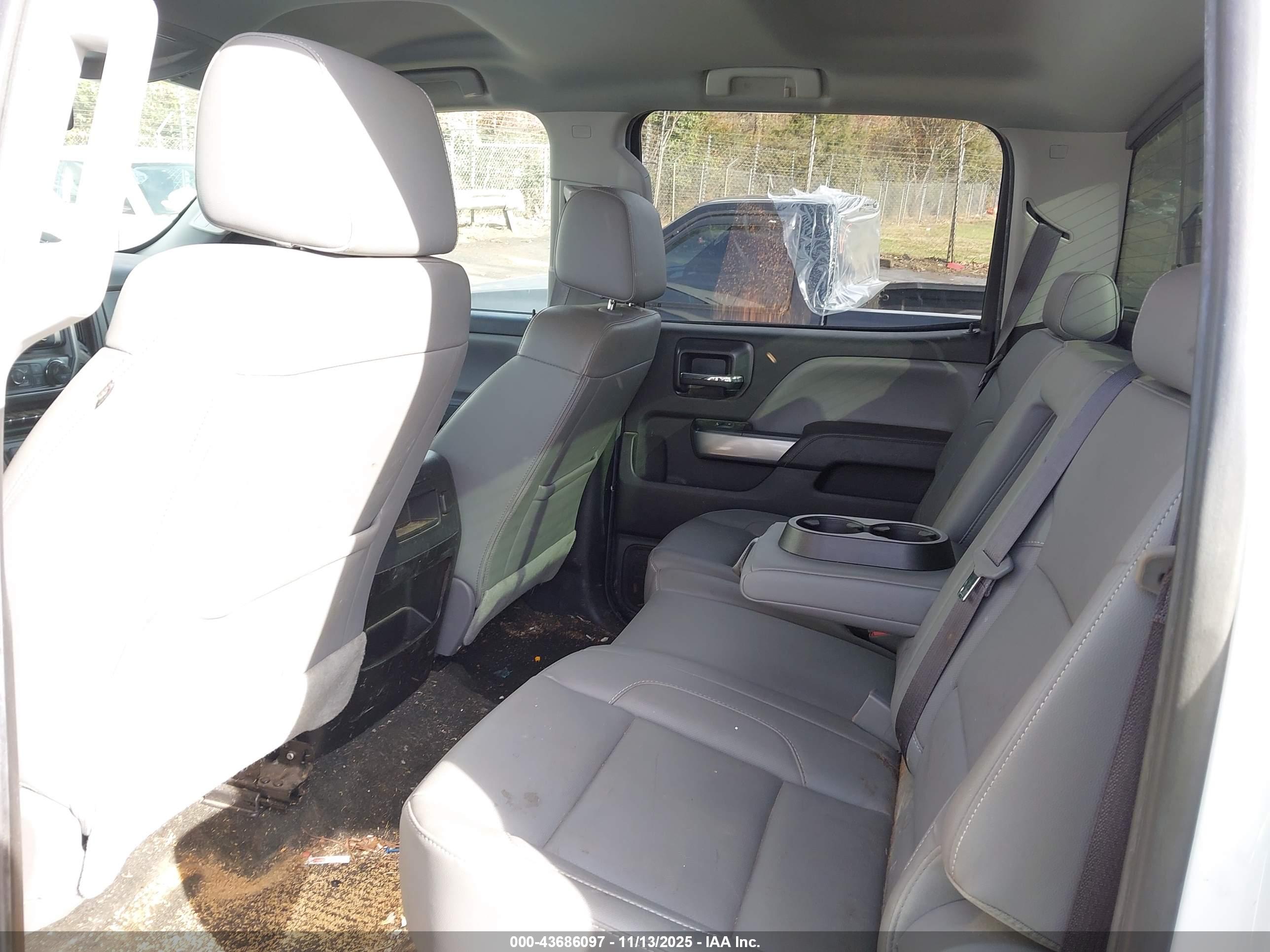 CHEVROLET SILVERADO image 8