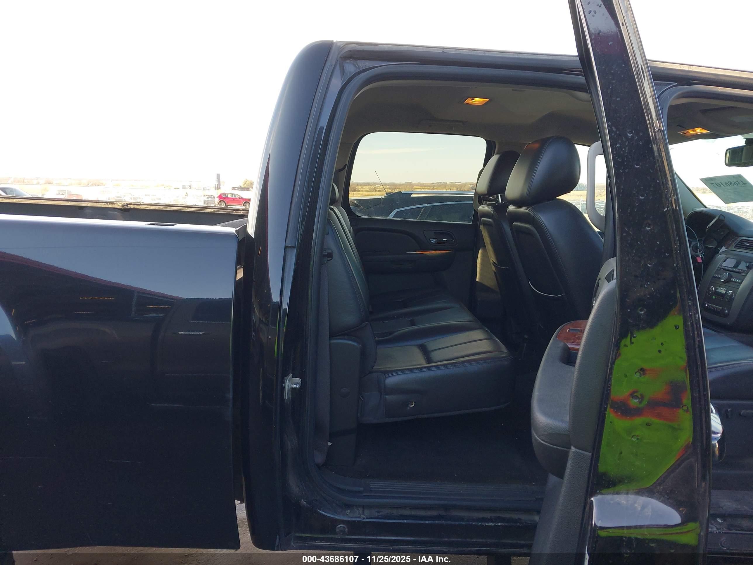 GMC SIERRA image 8