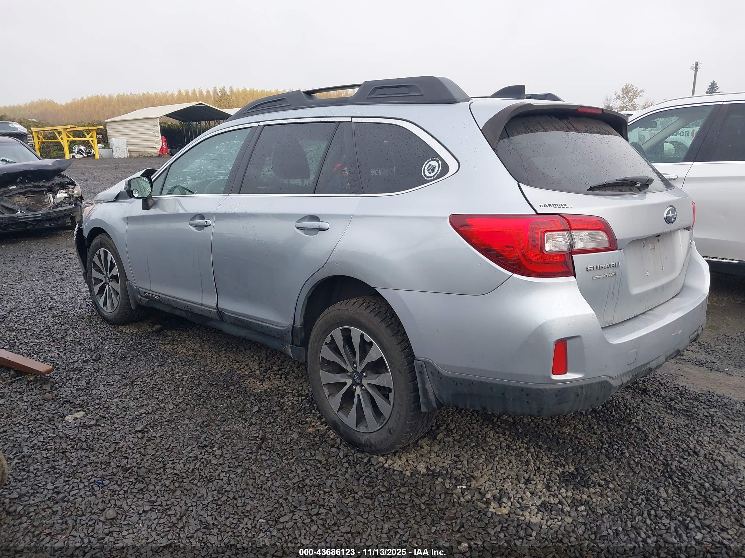 SUBARU OUTBACK image 3