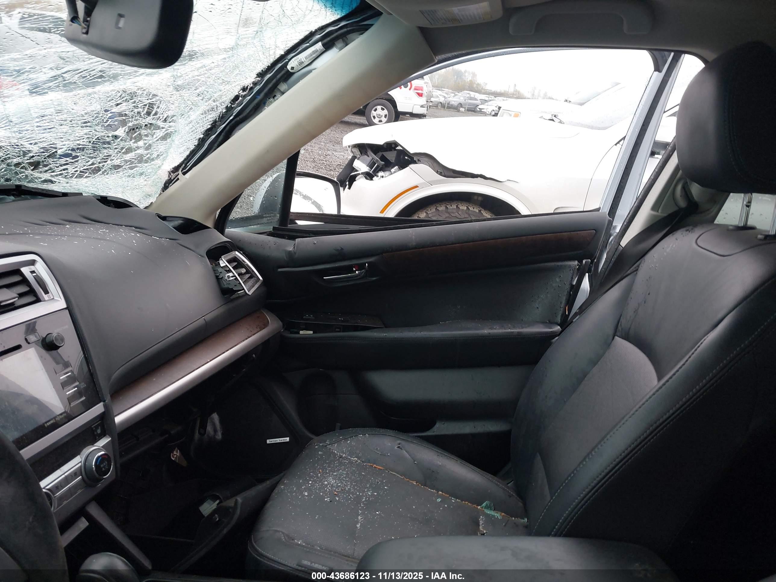 SUBARU OUTBACK image 5