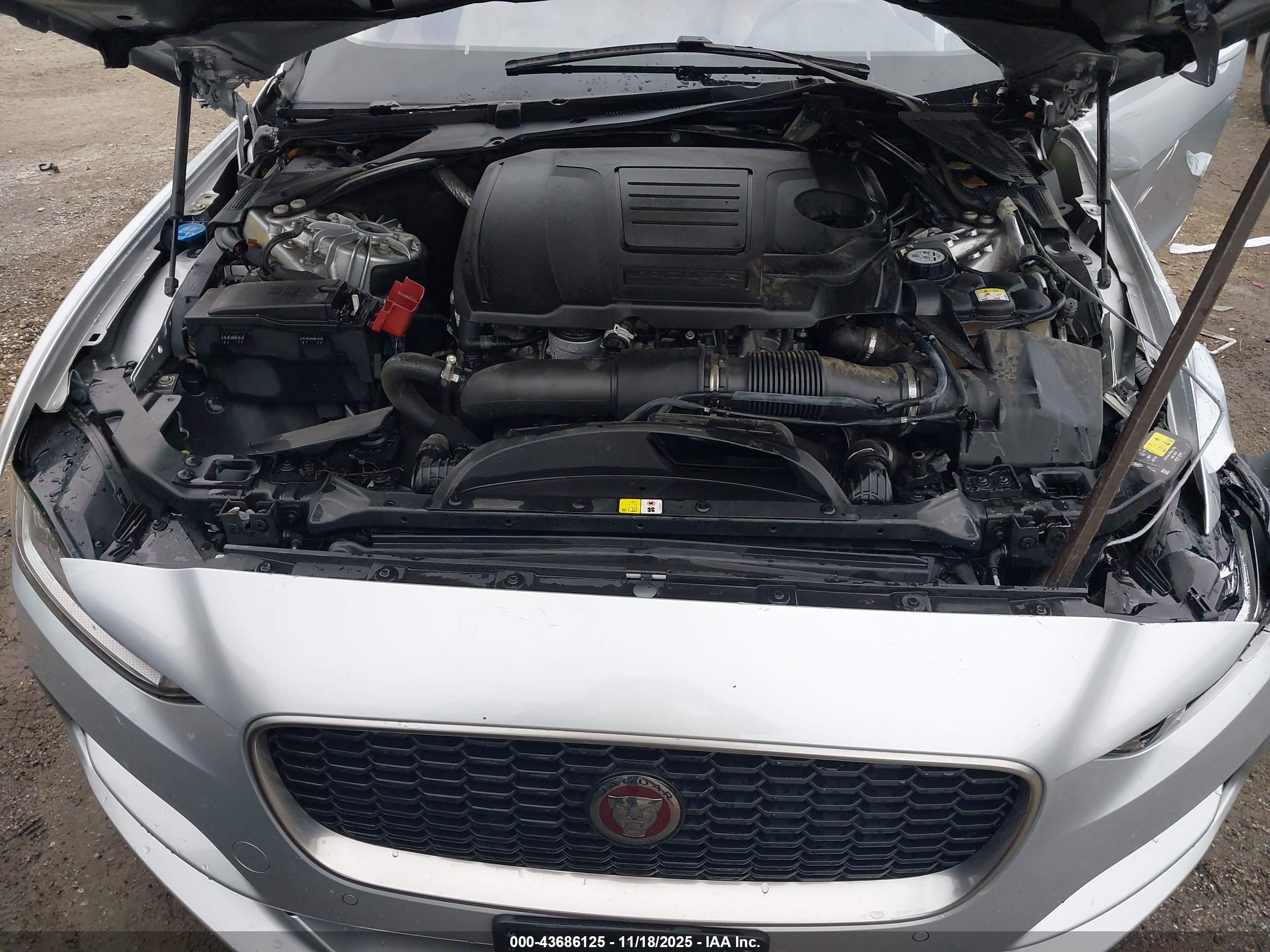 JAGUAR XE image 10