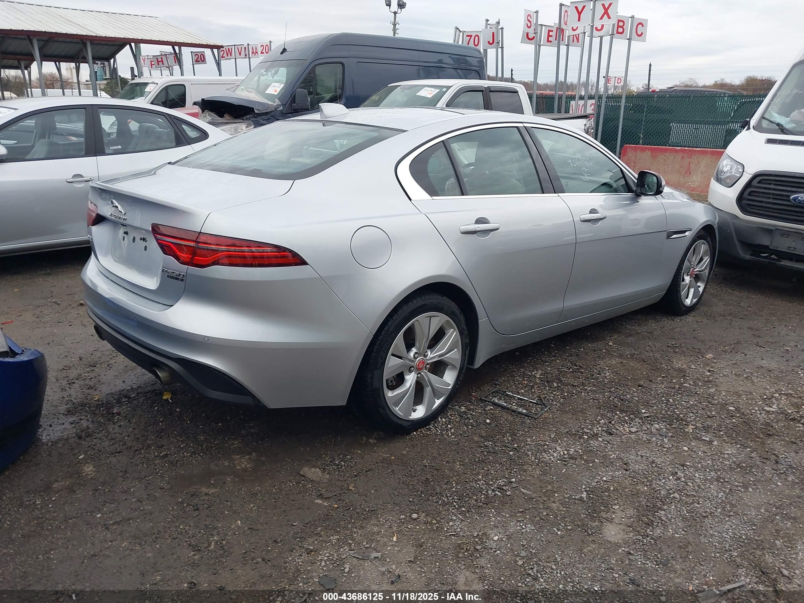 JAGUAR XE image 4