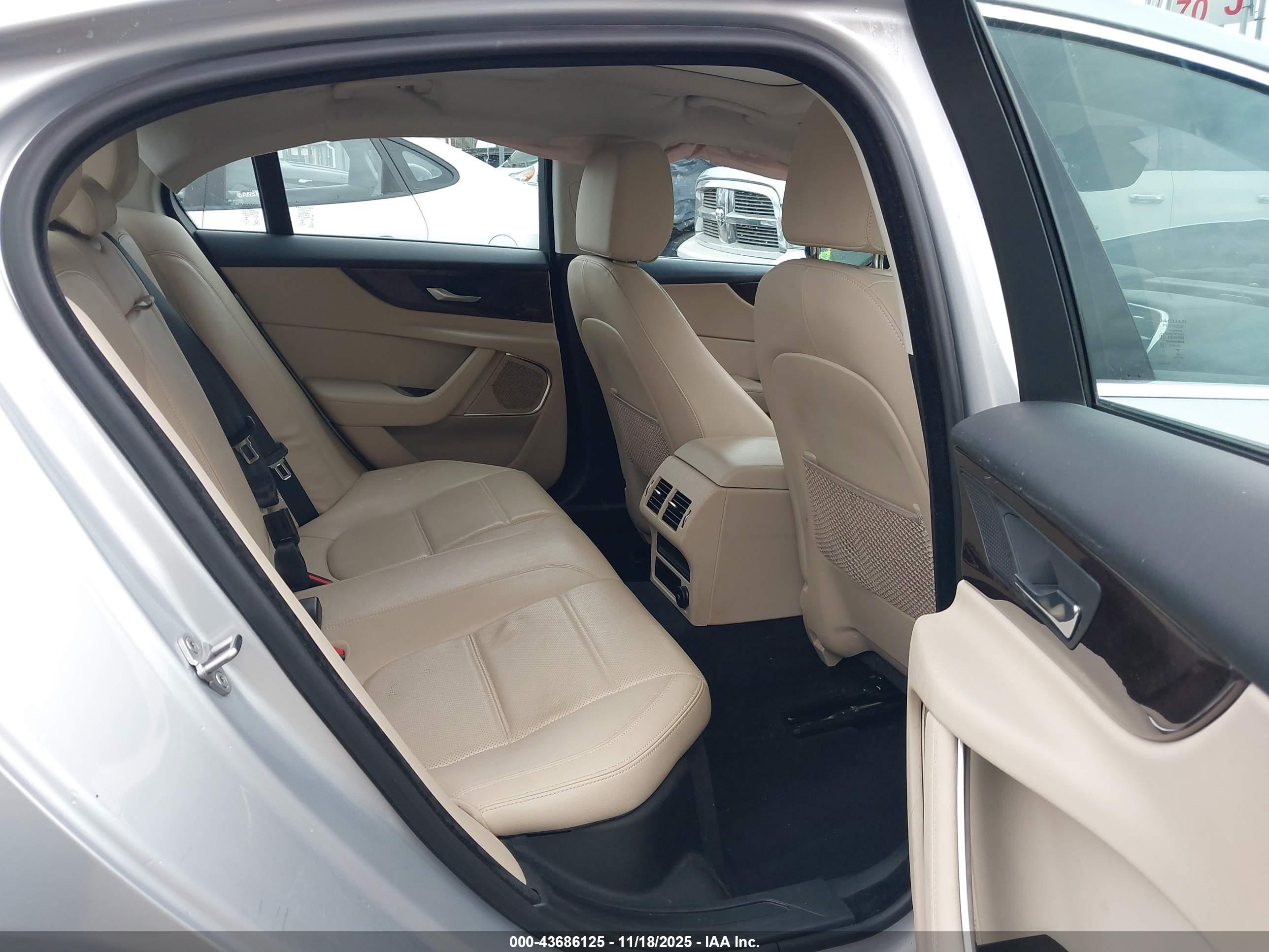 JAGUAR XE image 8