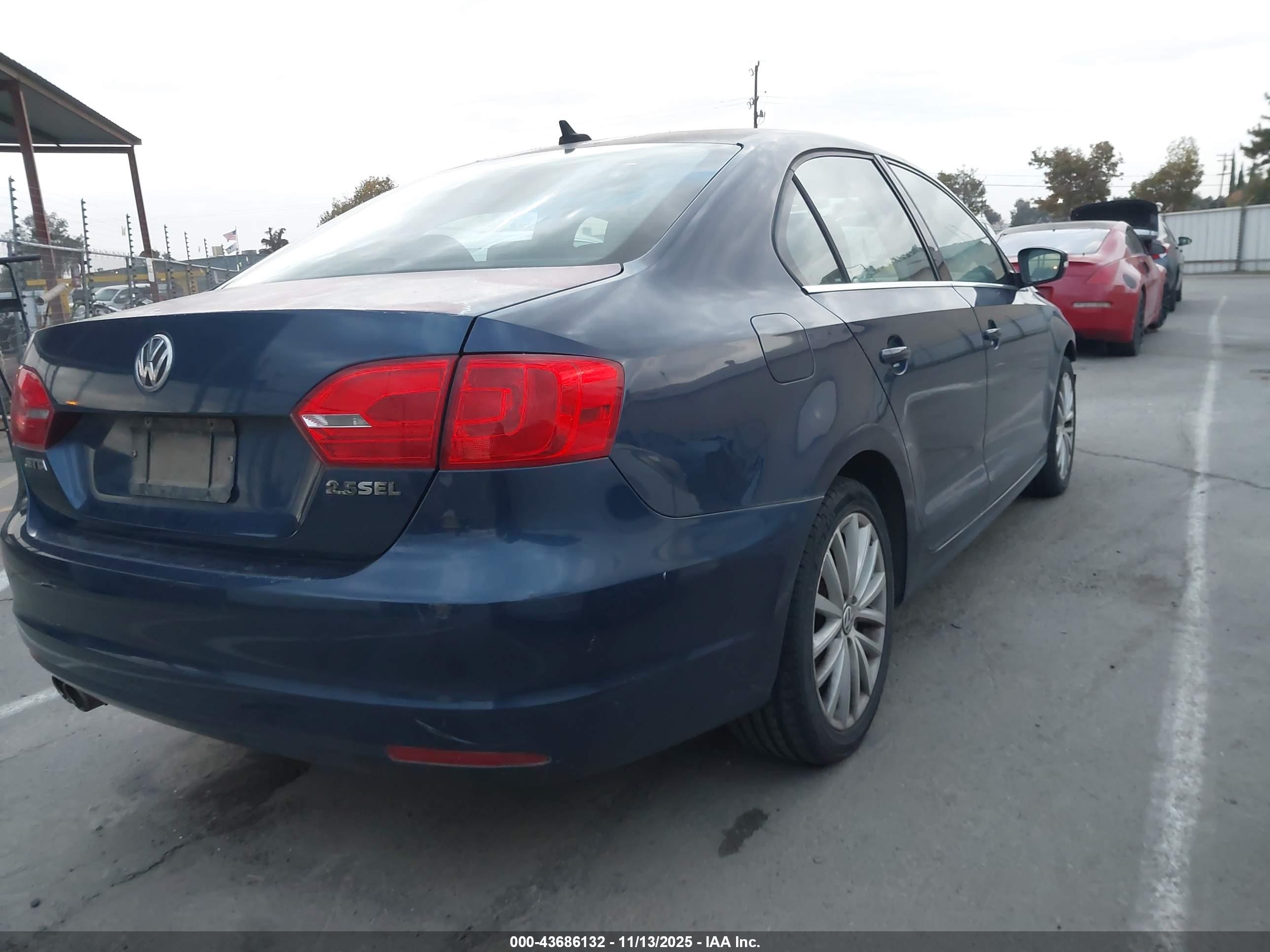 VOLKSWAGEN JETTA image 4