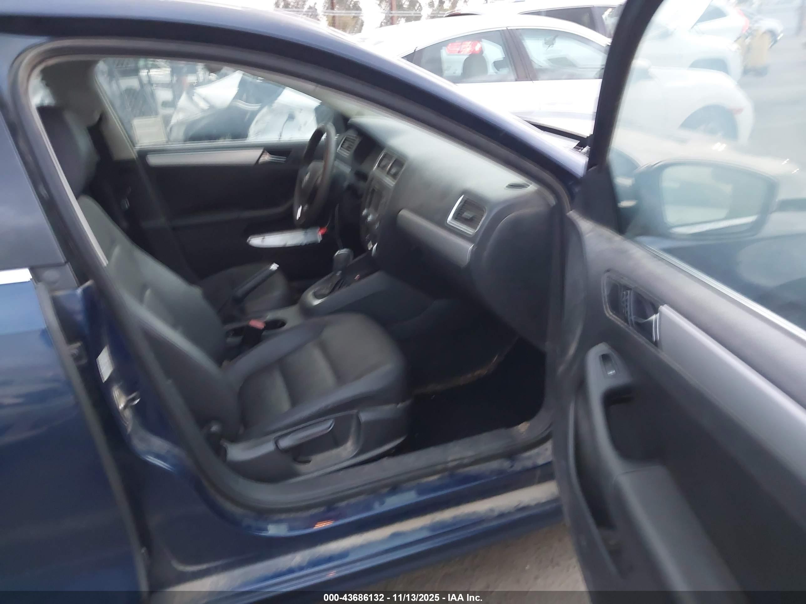 VOLKSWAGEN JETTA image 5