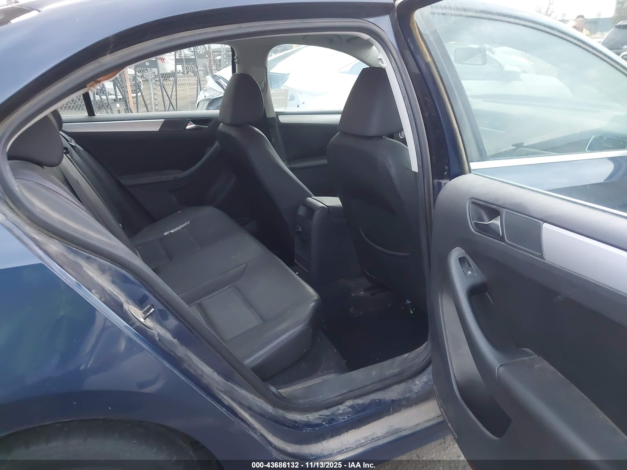 VOLKSWAGEN JETTA image 8